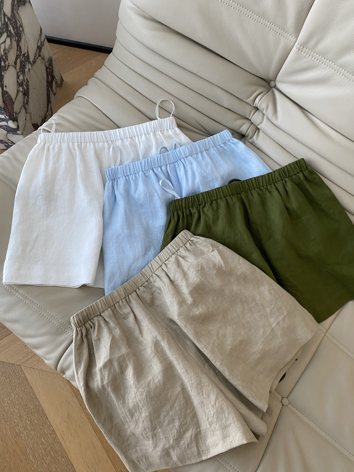 26SS 春夏新款｜简约翻领纯亚麻短袖套装，甄选透气干爽天然亚麻面料打造宽松松弛短衬+抽绳短裤两件套，自