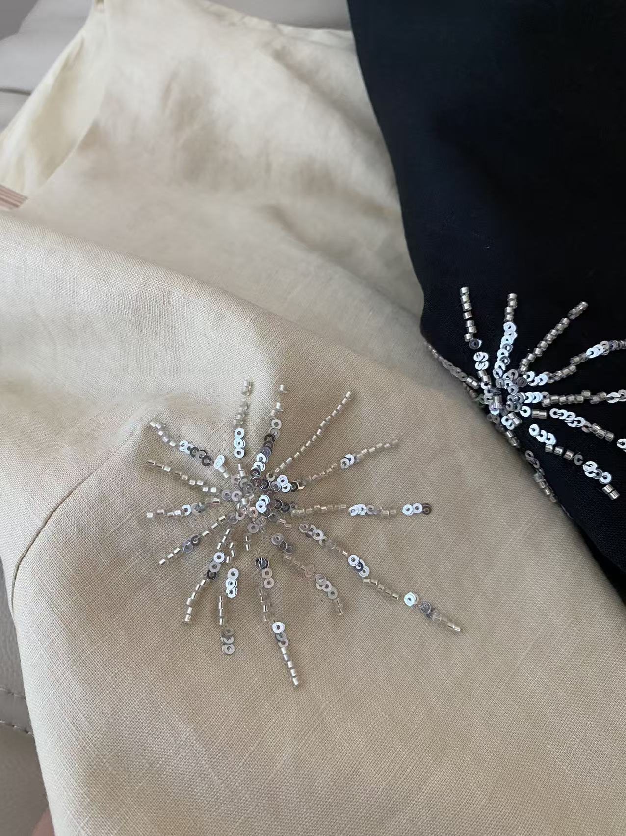 26SS 春夏新款｜繁星钉珠无袖直筒连衣裙，甄选挺括透气亚麻面料打造简约A字短款裙型，自带精致名媛轻熟氛