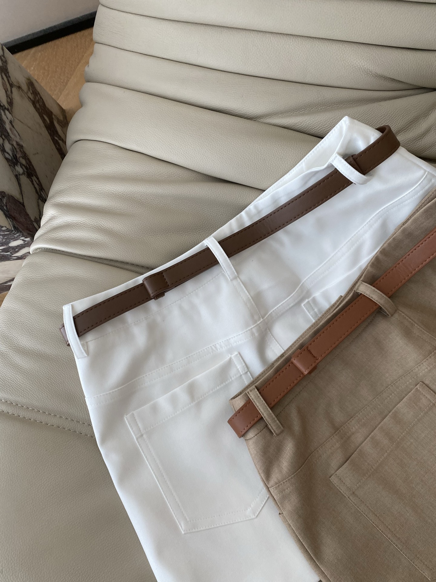 26SS 春夏新款｜皮带锁扣高腰A字短裙裤，甄选垂顺透气西装面料打造高腰显瘦短款版型，复古金属锁扣皮带+
