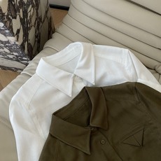 26FW早秋新款|三角口袋短款衬衫+压褶阔腿裤套装,甄选透气干爽天丝亚麻面料打造利落短衫+高腰垂感阔腿裤版型,自带干净清 26FW早秋新款|三角口袋短款衬衫+压褶阔腿裤套装,甄选透气干爽天丝亚麻面料打造利落短衫+高腰垂感阔腿裤版型,自带干净清
