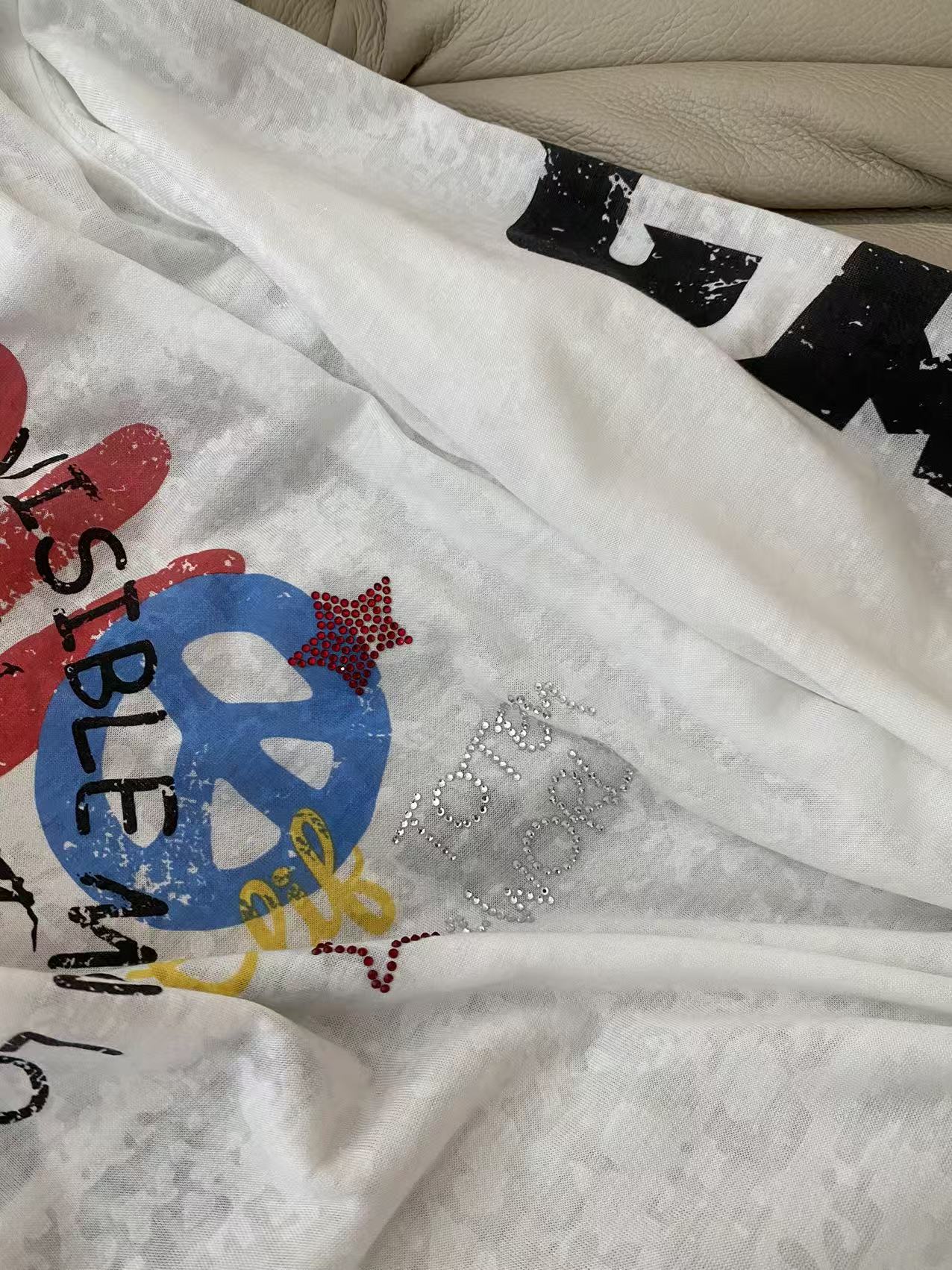 26FW早秋新款｜做旧国旗印花长袖T恤，甄选轻薄微透竹节棉面料打造宽松慵懒落肩版型，自带复古街头随性氛围感滤镜，前后复古