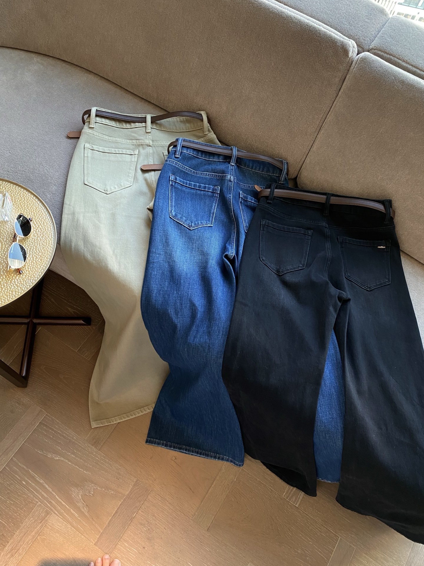 26FW早秋新款｜附腰带高腰阔腿牛仔裤，甄选柔软水洗磨白牛仔面料打造垂感宽松直筒长裤版型，自带简约高级通勤氛围感滤镜，经
