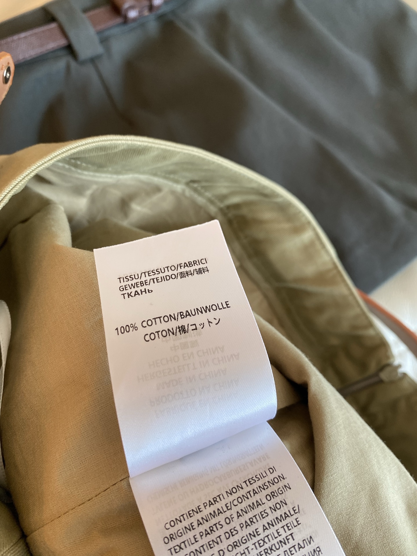 26FW早秋新款｜附腰带工装A字短裙，甄选挺括抗皱工装棉面料打造高腰A字短款裙型，自带复古干练休闲氛围感滤镜，立体大贴袋