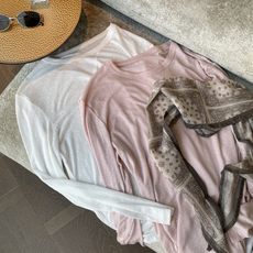 26FW早秋新款|圆领拼接长袖打底T恤,亚麻莱赛尔面料打造微宽松合身版型,自带柔和慵懒日常氛围感滤镜,基础圆领+肩线三角 26FW早秋新款|圆领拼接长袖打底T恤,亚麻莱赛尔面料打造微宽松合身版型,自带柔和慵懒日常氛围感滤镜,基础圆领+肩线三角