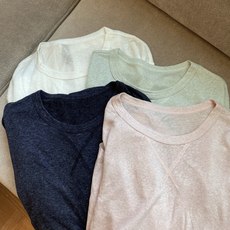 26FW早秋新款|圆领拼接长袖打底T恤,亚麻莱赛尔面料打造微宽松合身版型,自带柔和慵懒日常氛围感滤镜,基础圆领+肩线三角 26FW早秋新款|圆领拼接长袖打底T恤,亚麻莱赛尔面料打造微宽松合身版型,自带柔和慵懒日常氛围感滤镜,基础圆领+肩线三角