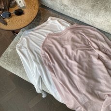 26FW早秋新款|圆领拼接长袖打底T恤,亚麻莱赛尔面料打造微宽松合身版型,自带柔和慵懒日常氛围感滤镜,基础圆领+肩线三角 26FW早秋新款|圆领拼接长袖打底T恤,亚麻莱赛尔面料打造微宽松合身版型,自带柔和慵懒日常氛围感滤镜,基础圆领+肩线三角