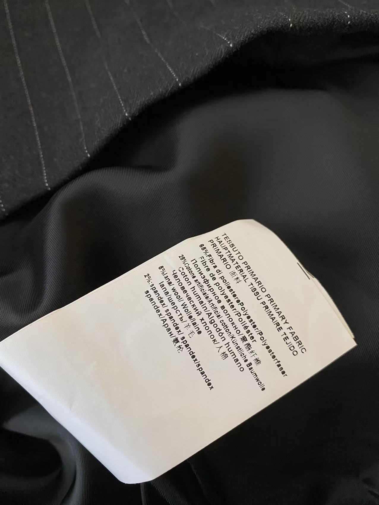 26FW早秋新款 细条纹翻领西装外套，甄选软糯垂顺羊毛混纺精纺西装面料打造微宽松利落直筒版型，自带低调干练通勤高级氛围感