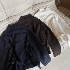 26FW早秋新款|新中式立领牛角扣针织开衫,甄选软糯羊毛混纺针织面料,柔和亲肤自带细腻肌理感。小高领搭配复古牛角扣门襟, 26FW早秋新款|新中式立领牛角扣针织开衫,甄选软糯羊毛混纺针织面料,柔和亲肤自带细腻肌理感。小高领搭配复古牛角扣门襟,