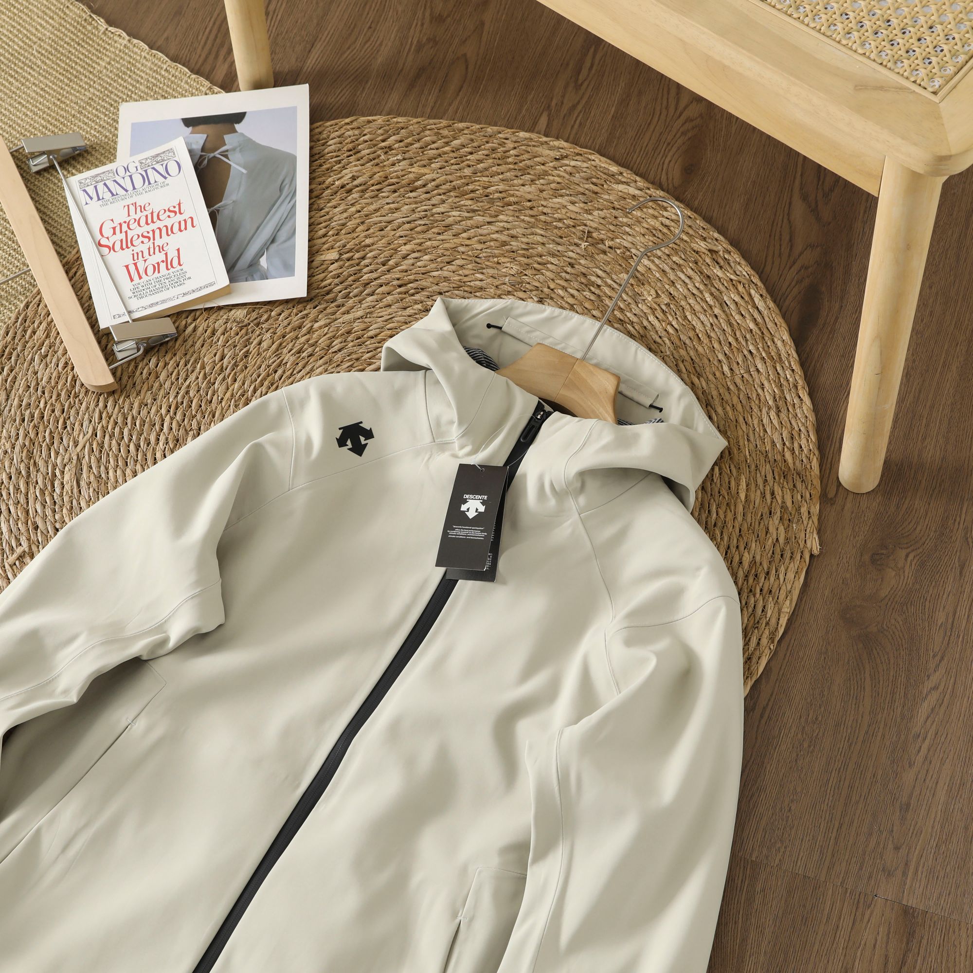 Descente Men's Waterproof Windproof Hooded Jacket - Breathable & Stylish