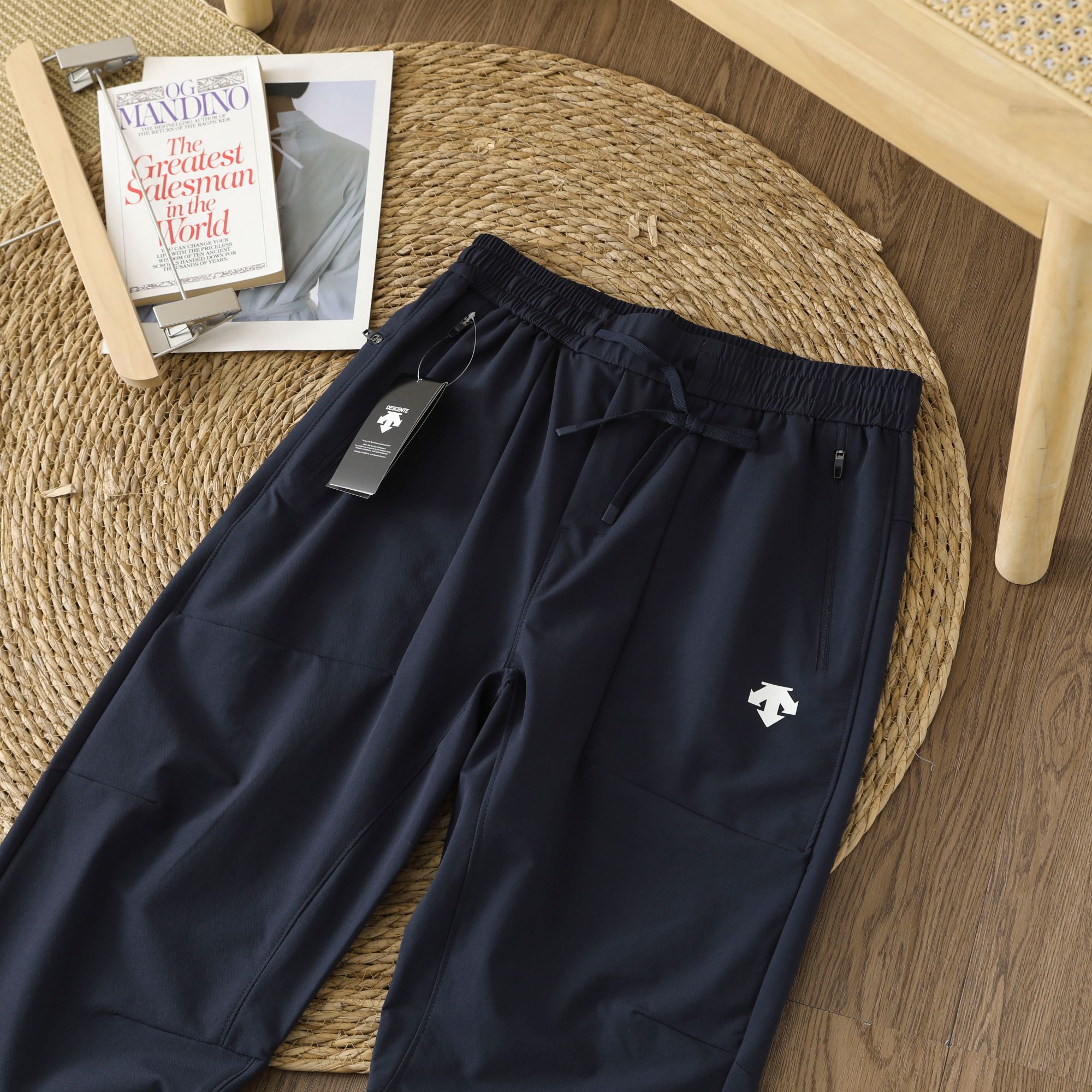 Descente Men's Casual Outdoor Pants - Lightweight & Comfortable Trousers