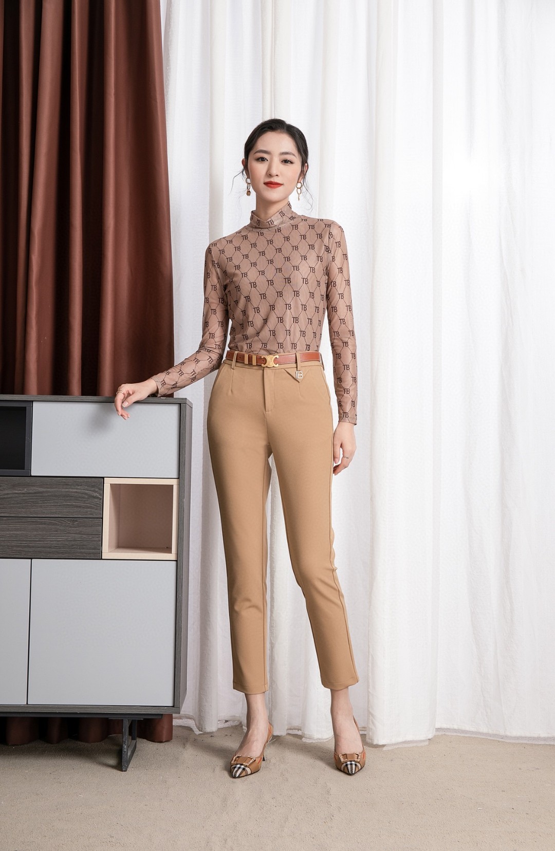 Elegant Women's High-Waisted Ankle Pants - Perfect for business casual
