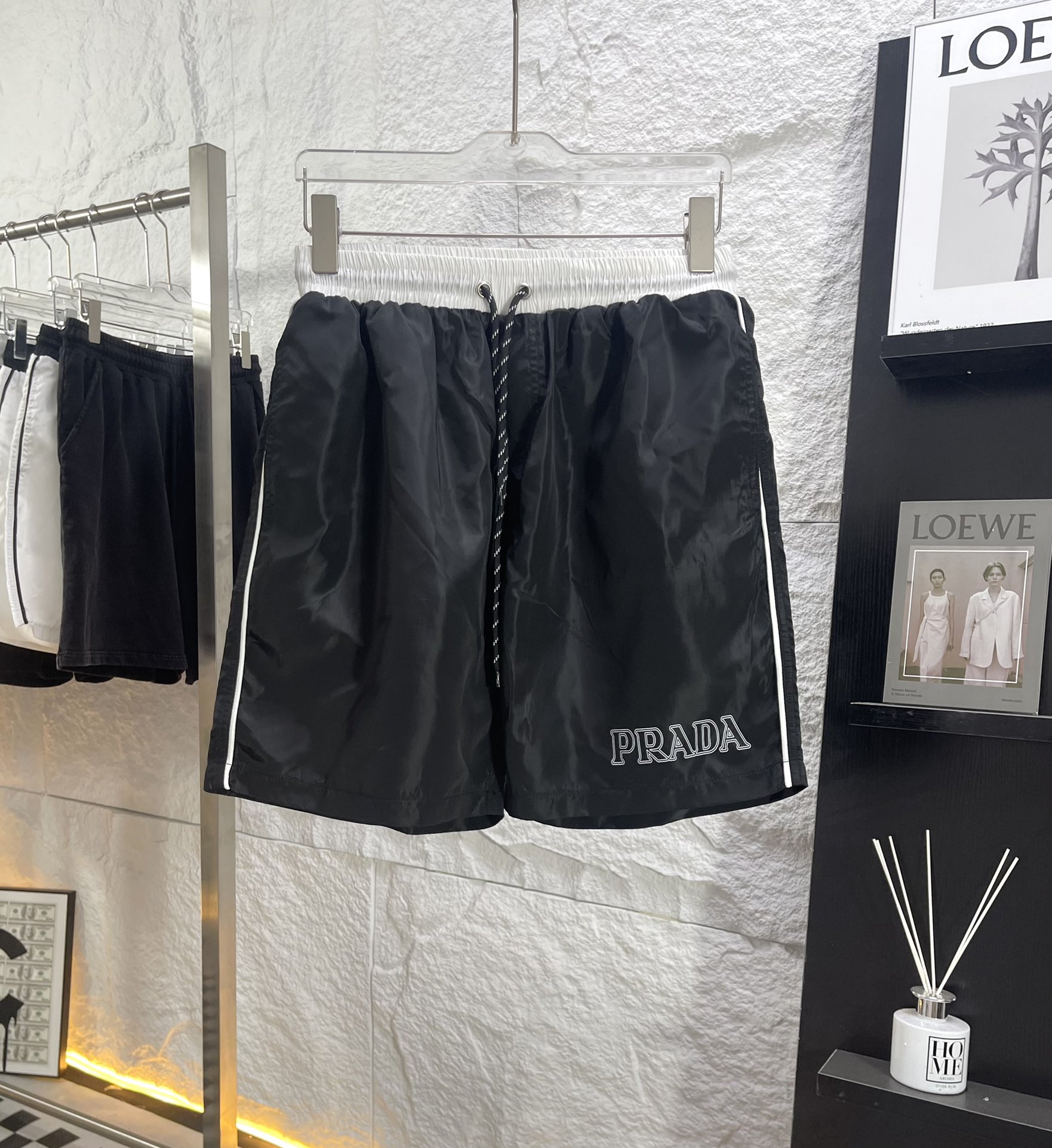 Prada Boutique
 Vêtements Shorts Noir Blanc La plage