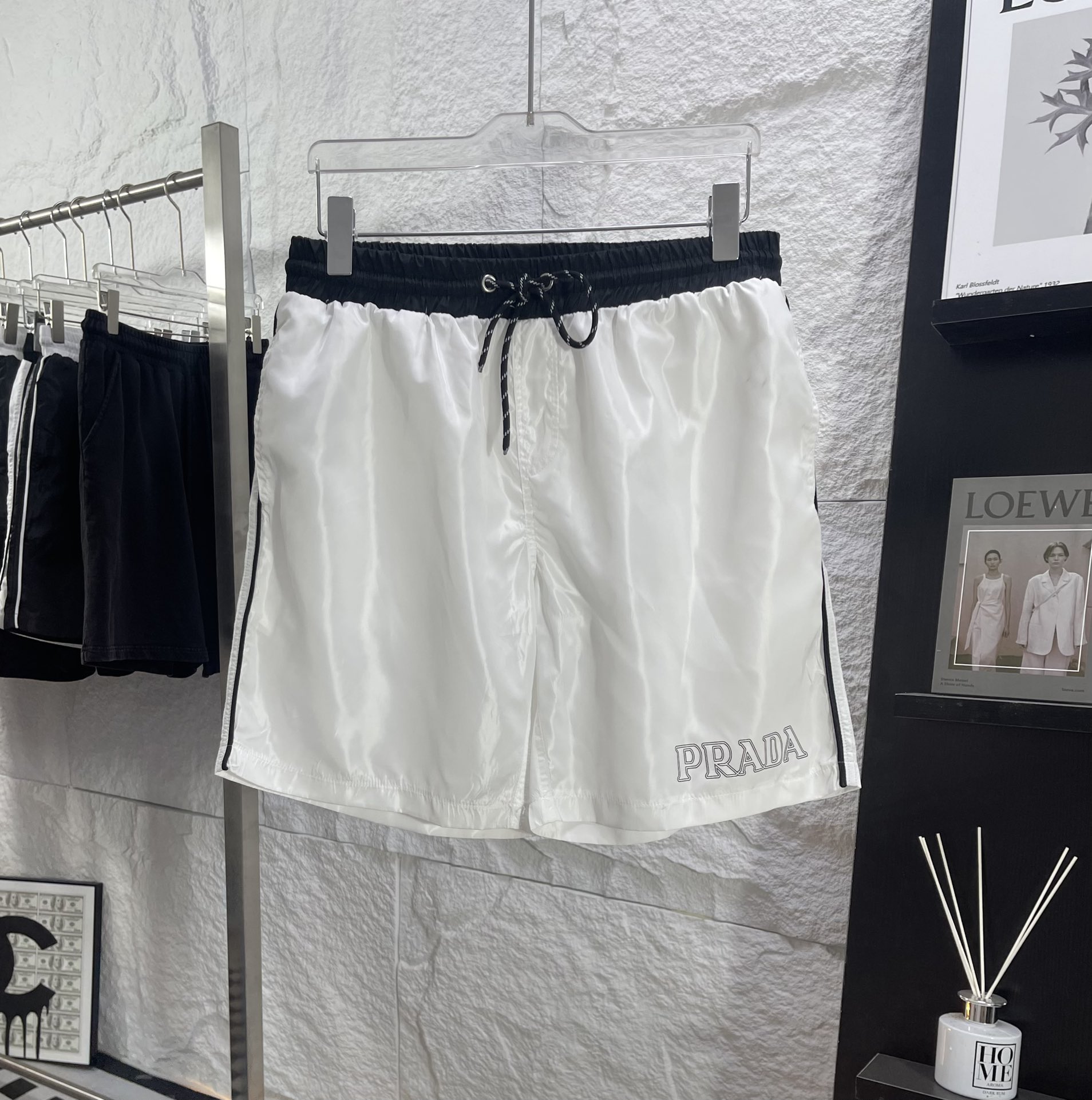 Prada Vêtements Shorts Noir Blanc La plage