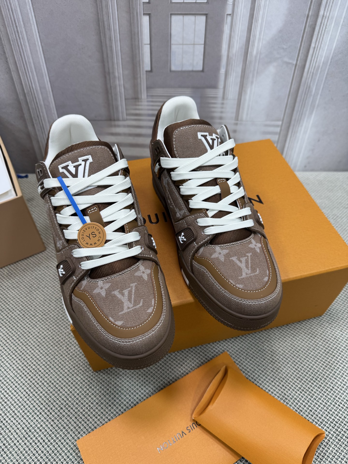 NO:480736,LV-Trainer Louis Vuitton PK market all versions Couple model Show new style Basketball shoes Purchase quality Original 11 development replica!  !  Very comfortable to put on the foot, fine workmanship. The upper is spliced ​​by calfskin imported from Italy, with brand LOGO logo and signature on the sides. The imported breathable mesh inner lining is very comfortable for the feet. Original special supply of original two-color TPU mold-absorbing sole. Packing technology Goodyear sewing locking size Men's model 39-45 standard size (men 38 46 customized, no return or replacement), casual shoes/sports shoes, louis vuitton, louis vuitton, sneakers, cowhide19860909LV-Trainer路易-威登 PK市场一切版本 情侣款 走秀新款 篮球板鞋 代购品质 原版11开发复刻！！上脚非常舒适 做工精细 鞋面由意大利进口小牛皮拼接,侧边饰有品牌LOGO标志及签名,进口了透气网布内里,脚感超舒适.原厂特供原版双色TPU吸模大底.套包工艺 固特异缝合锁边 size 男款39-45标准码（男38 46 定做不退不换）,休闲鞋/运动鞋,louis vuitton,louis vuitton,sneakers,cowhide,Women's Shoes