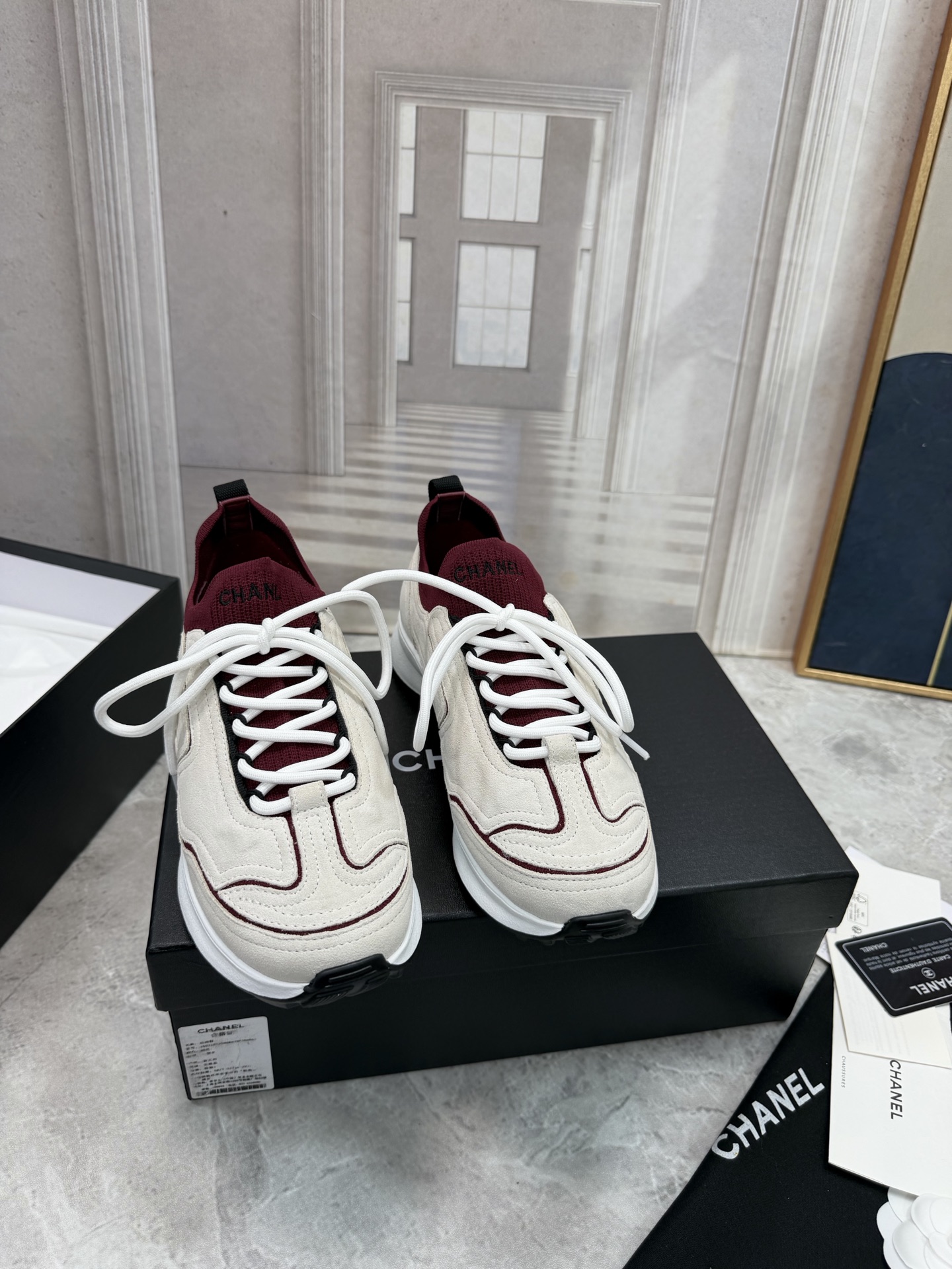 NO:905604,Top version Chanel/Chanel couple model, new color-blocked casual sports shoes for the catwalk, original one-to-one customization, complex craftsmanship, adjustable combination temperament buckle, craftsmanship is very troublesome, original punched inner reflective material, original material with specific cement pattern on the upper, customized suede TPU original molded combination outsole at the heel, customized shoelaces, craftsmanship is very troublesome and cannot be removed. Code number: women's 35-40 men's 39-44 (45  46 customization (non-refundable), casual shoes/sports shoes, chanel, chanel, sneakers, chamois leather19860909顶级版本 香奈儿/Chanel情侣款 走秀新款拼色休闲运动鞋 原版一比一定制 复杂工艺 可调节组合气质扣 工艺非常麻烦  原代冲孔内里反光材料  鞋面特定水泥纹原版材料 , 后跟定制麂皮 TPU原版开模组合大底 ,定制 鞋带 工艺非常麻烦 不可以取下来 码数:女款35-40 男款39-44（45 46定制不退换）,休闲鞋/运动鞋,chanel,chanel,sneakers,chamois leather,Women's Shoes