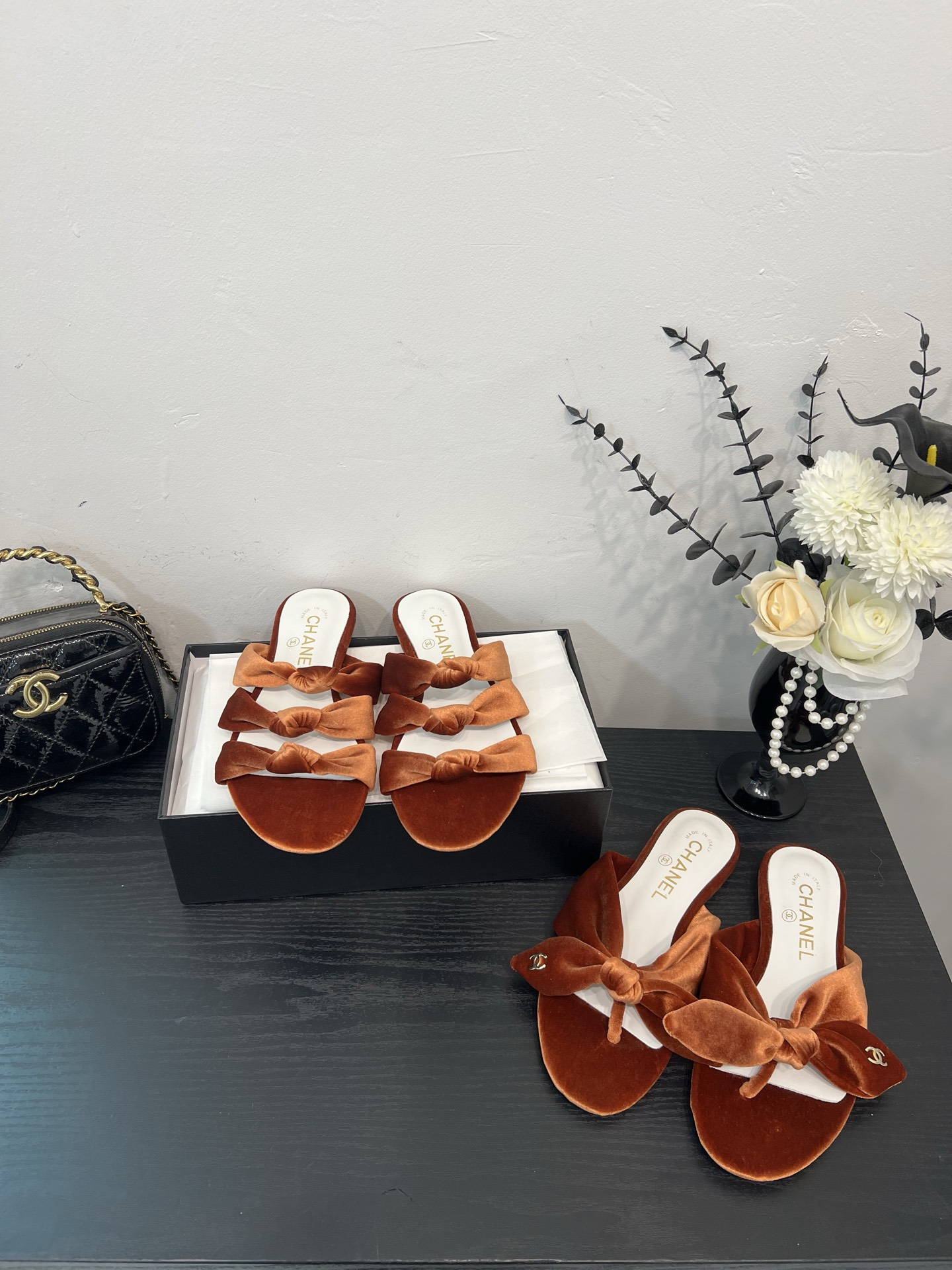 NO:251132,[Spot sale] *Slippers counter [authentic grade] version!  !  Official catalog Number of codes 35-40 (41 customized) Leather 10, slippers, slippers19860909【现货发售】 *拖鞋 专柜【正品级】版本！！ 官方目录 码数35-40(41订做） 皮10,拖鞋,slippers,Women's Shoes