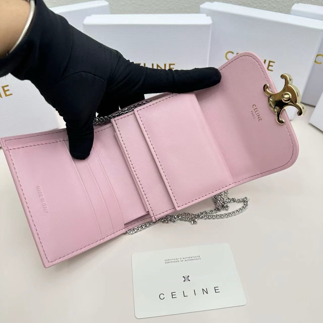 🎀品牌:Celine  10783 链条可拆卸
🎀颜色:奶昔粉
🎀尺寸:11*10*5
🎀说明    C