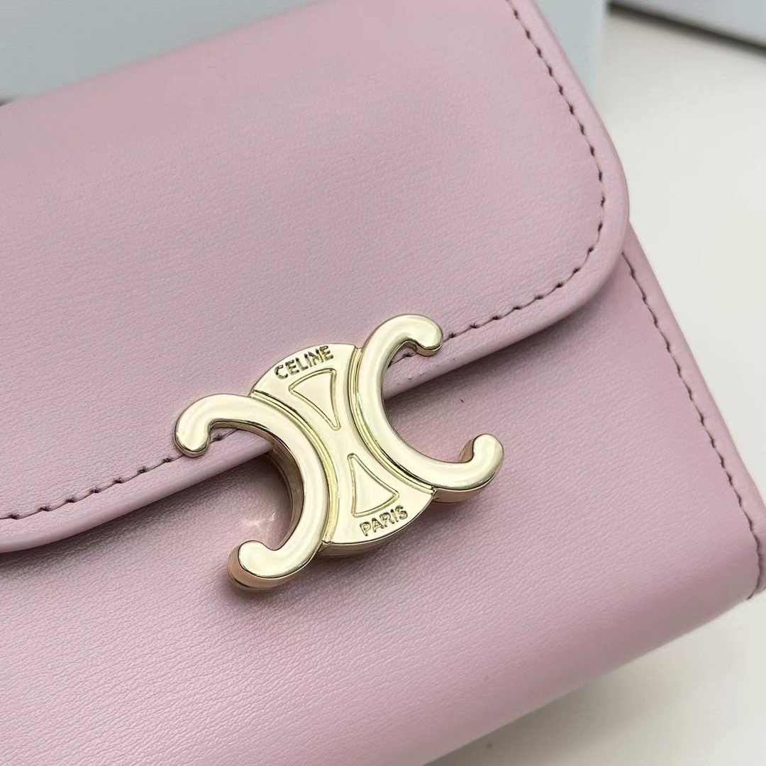 🎀品牌:Celine  10783 链条可拆卸
🎀颜色:奶昔粉
🎀尺寸:11*10*5
🎀说明    C