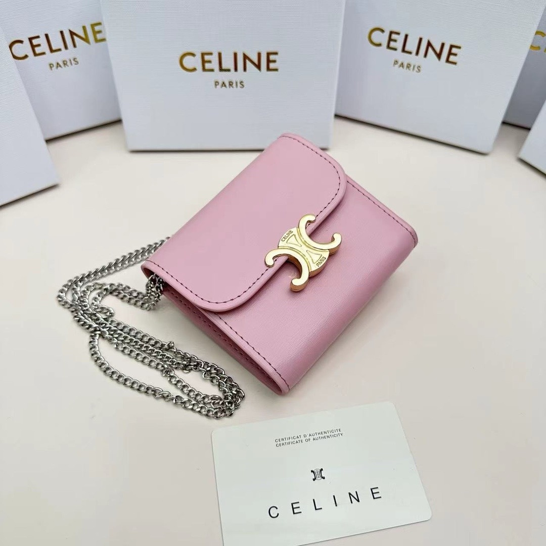 🎀品牌:Celine  10783 链条可拆卸
🎀颜色:奶昔粉
🎀尺寸:11*10*5
🎀说明    C