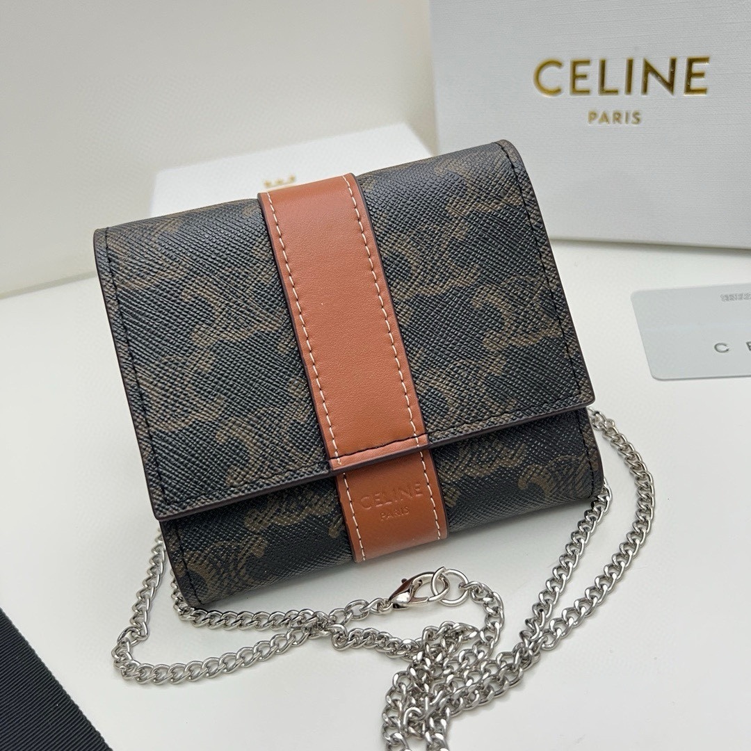 🎀品牌:Celine  10665  链条可拆卸
🎀颜色: 黑色印花
🎀尺寸:11*10*5
🎀说明