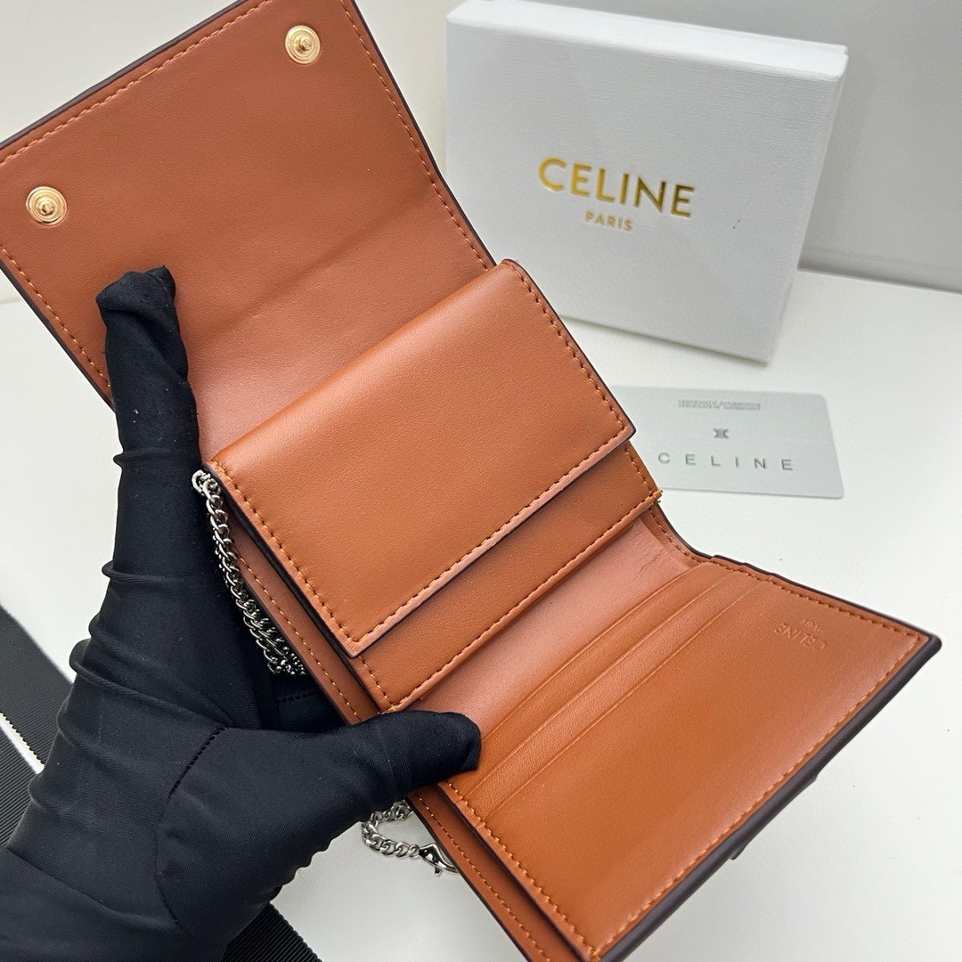 🎀品牌:Celine  10665  链条可拆卸
🎀颜色: 黑色印花
🎀尺寸:11*10*5
🎀说明