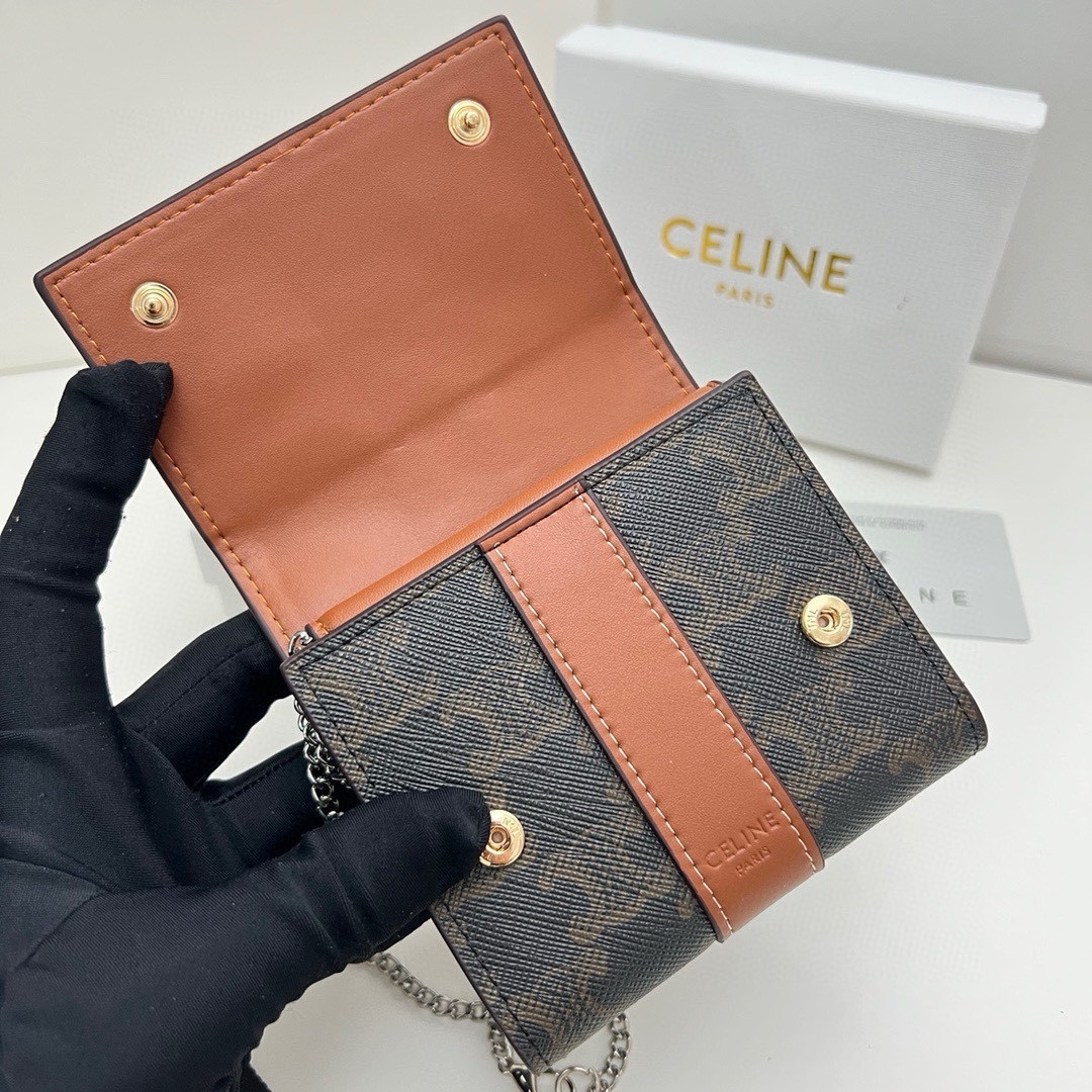 🎀品牌:Celine  10665  链条可拆卸
🎀颜色: 黑色印花
🎀尺寸:11*10*5
🎀说明