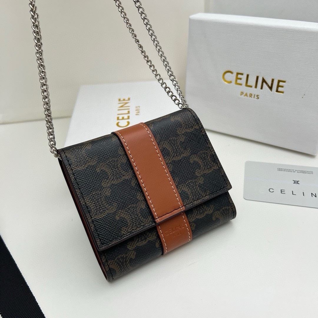 🎀品牌:Celine  10665  链条可拆卸
🎀颜色: 黑色印花
🎀尺寸:11*10*5
🎀说明