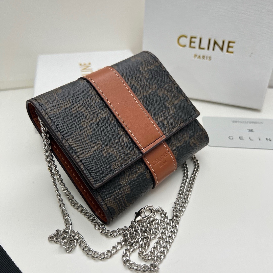 🎀品牌:Celine  10665  链条可拆卸
🎀颜色: 黑色印花
🎀尺寸:11*10*5
🎀说明