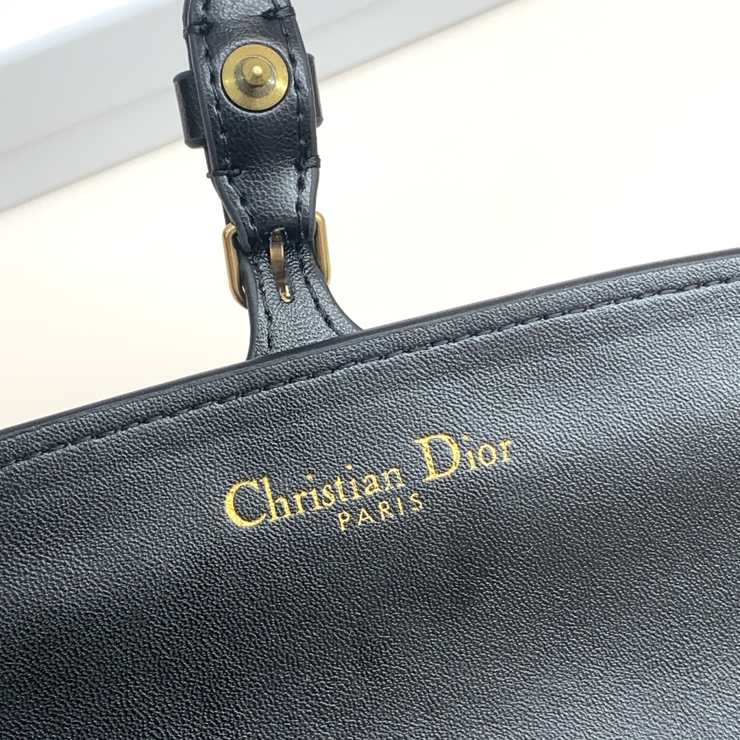 品牌:Dior 926 8
