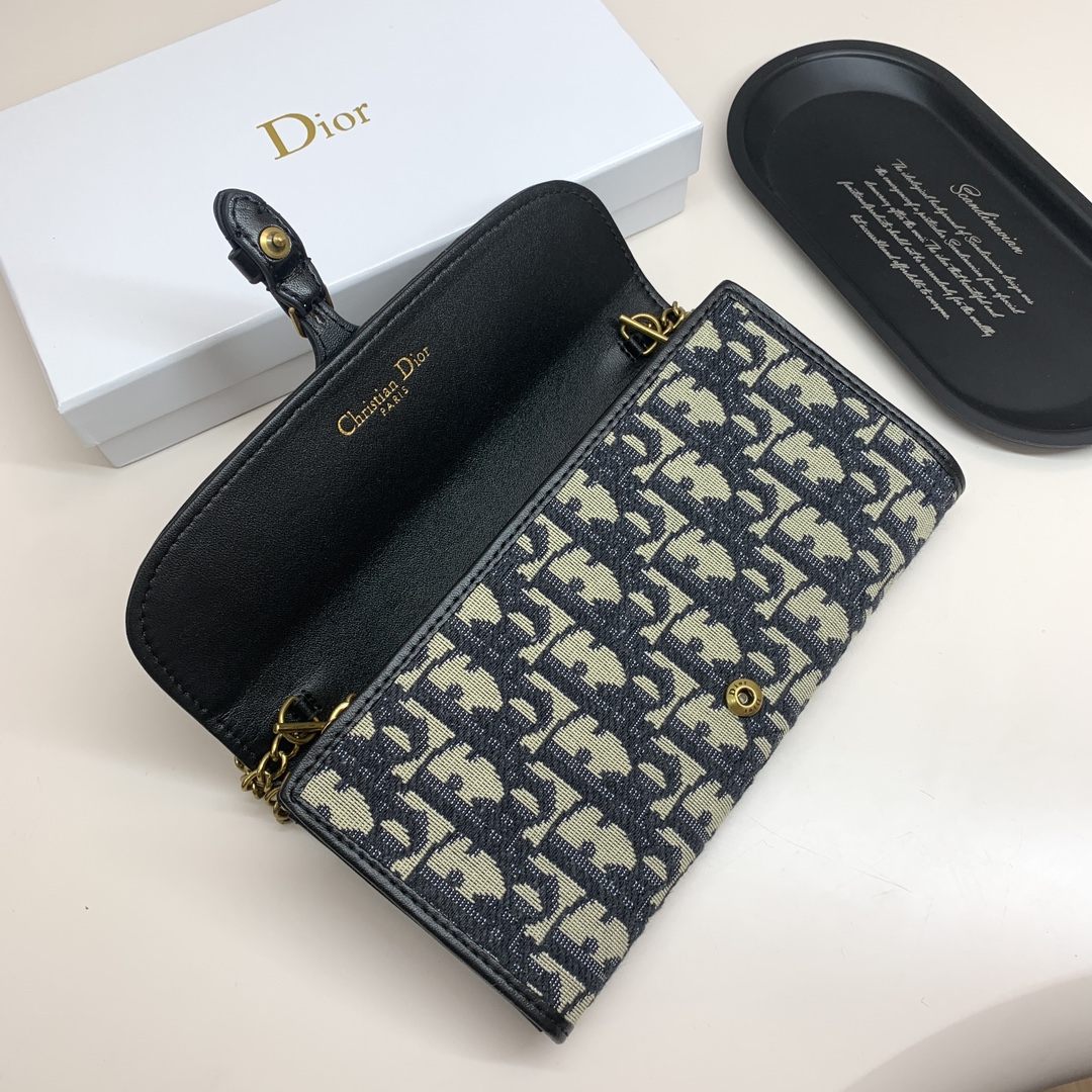 品牌:Dior 927 6