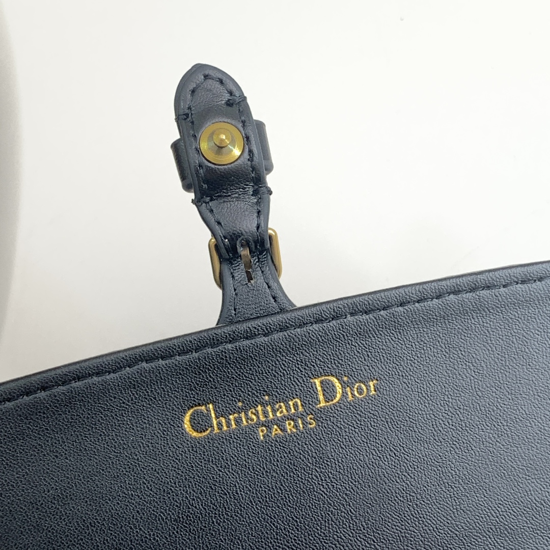 品牌:Dior 927 9