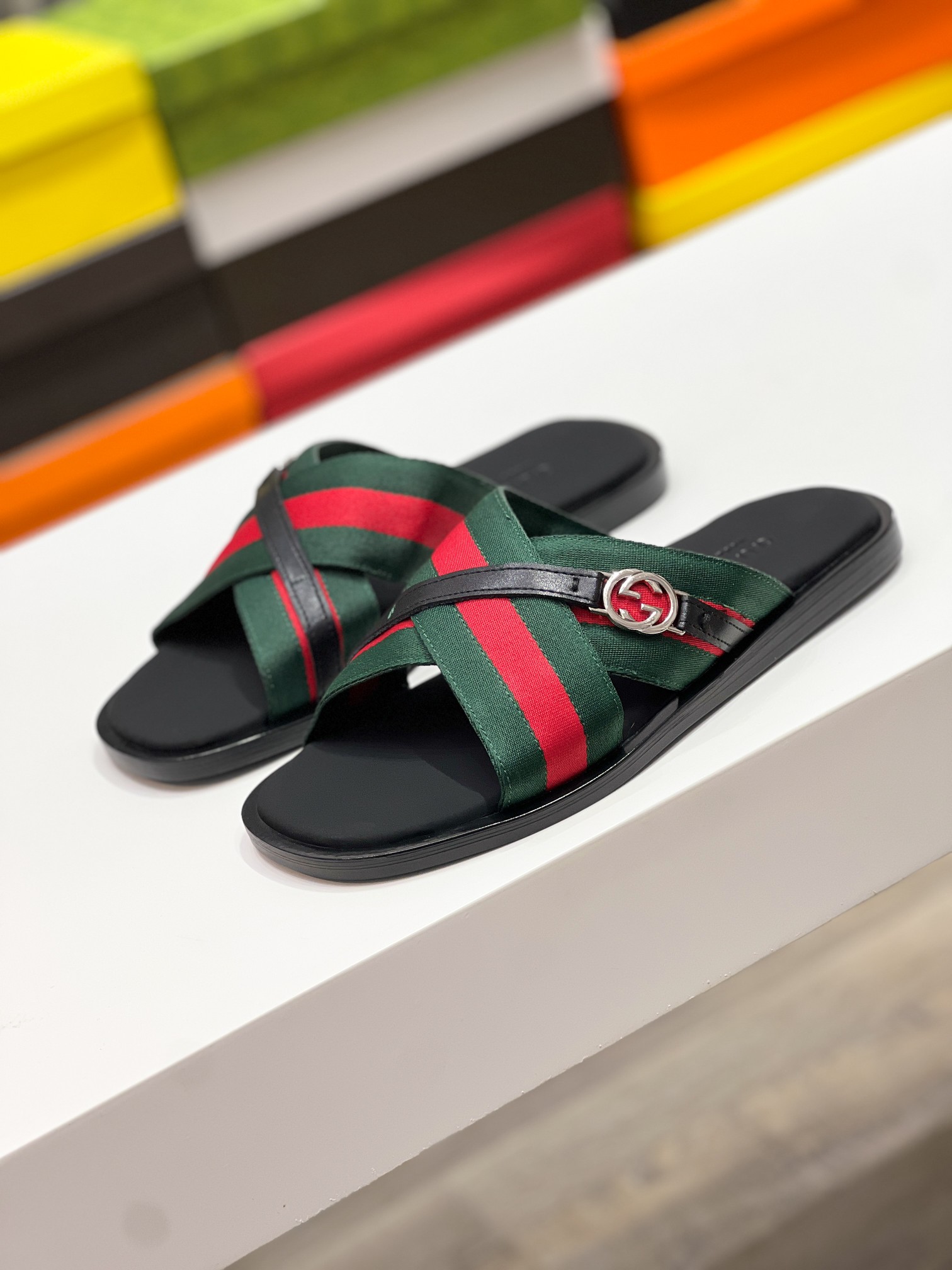 NO:745826,[G Home] Size: 38-45 2026ss Gucci's latest men's slippers are a must-have. This Alias ​​sandal is new for summer, showing a casual and elegant style. It is made of cow leather, the most fashionable design, and decorated with Gucci's special metal logo. The original special outsole is extremely comfortable.,,gucci,gucci,gucci,sandals,slippers,cowhide19860909【G家】Size:38-45 2026ss古驰最新男款拖鞋必备. 这款 Alias 凉鞋夏季新品,彰显休闲高雅的风范.采用牛皮革、最时尚设计,饰Gucci 专用金属标志.原版特供大底,舒适非凡.,,gucci,gucci,gucci,sandals,slippers,cowhide,Men's shoes