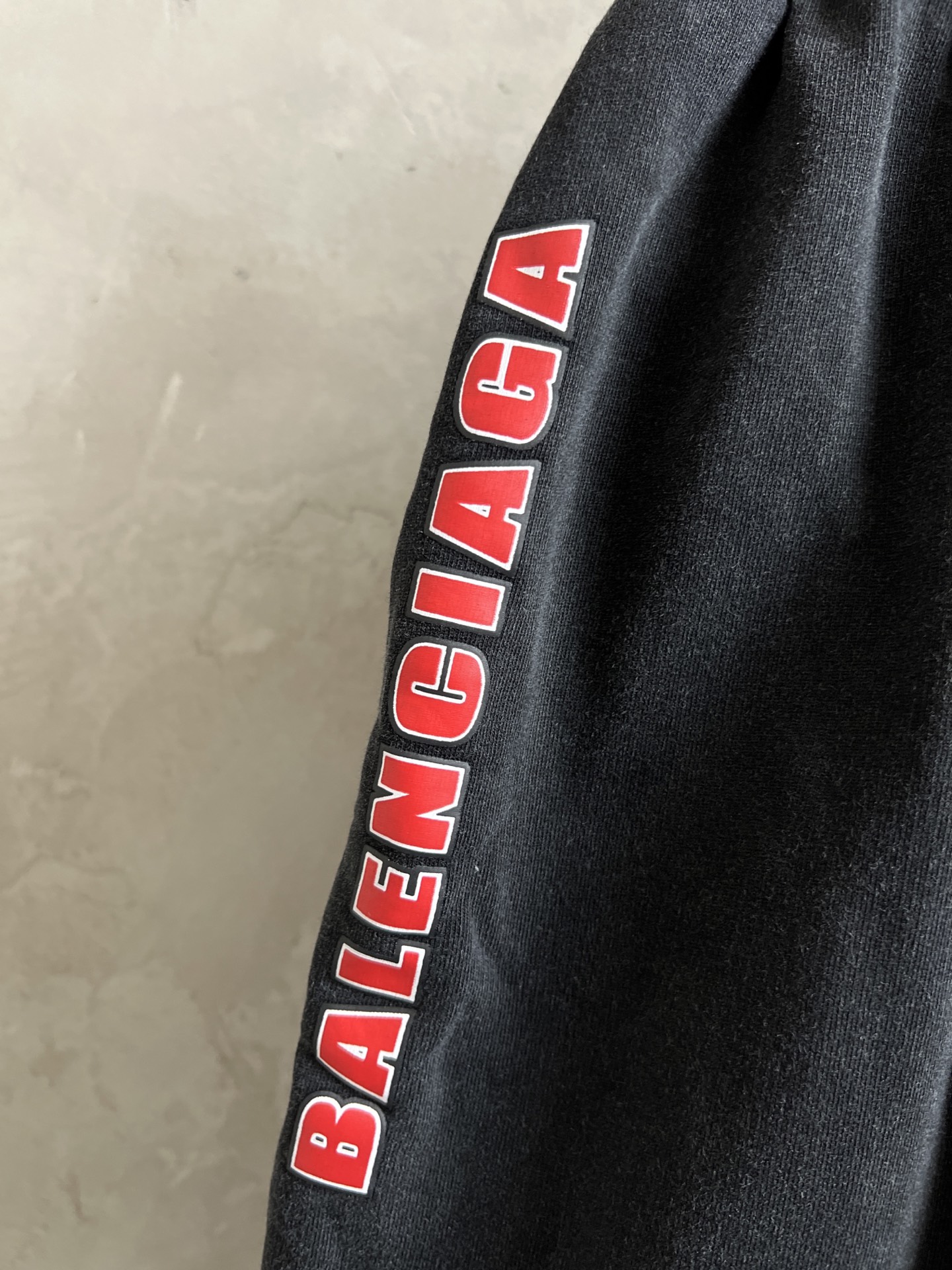 

Balenciaga巴黎世家新款BLCG 2025ss 印花字母双环早春新款经典双环印花磨洗水短裤 
