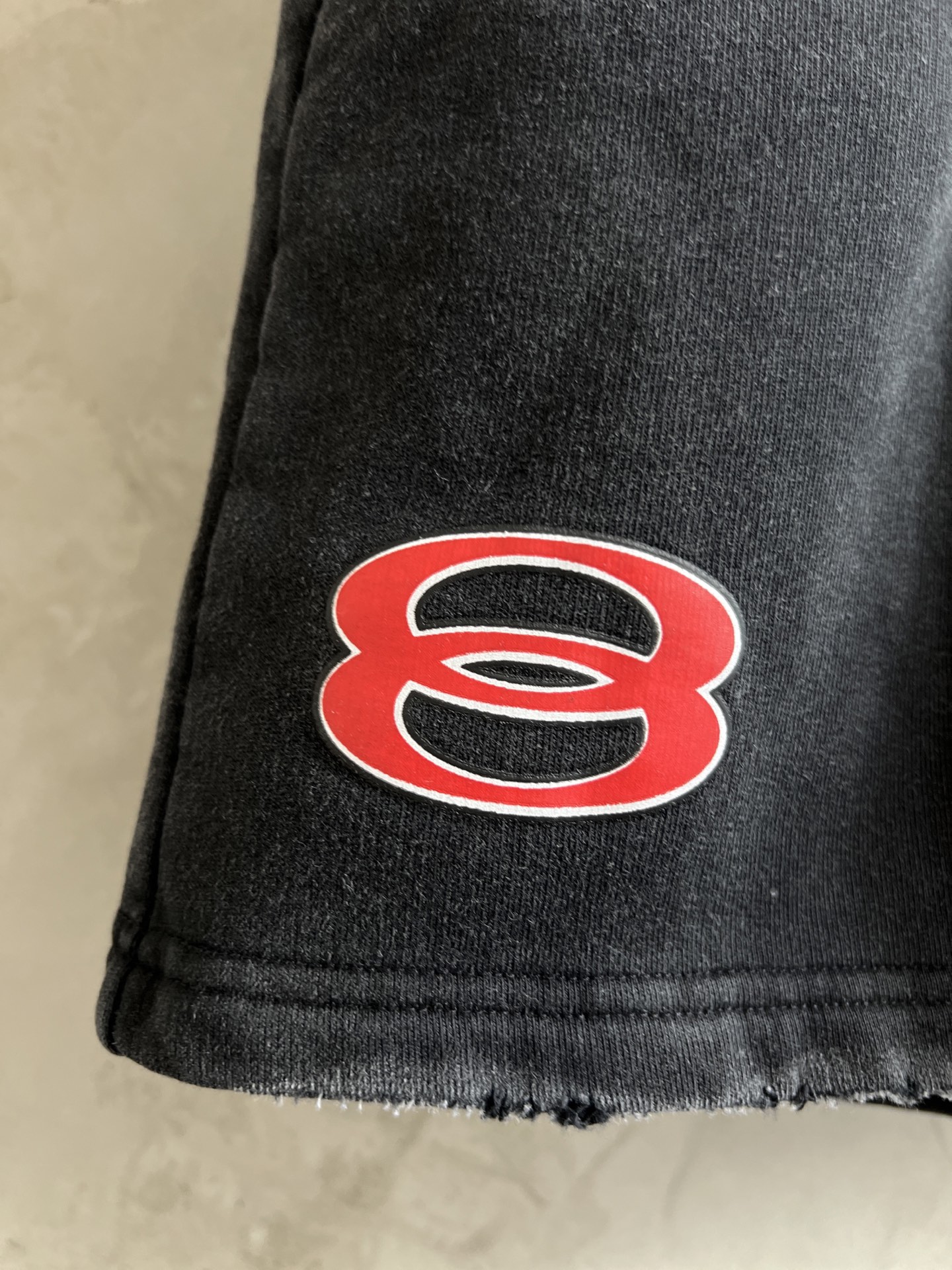 

Balenciaga巴黎世家新款BLCG 2025ss 印花字母双环早春新款经典双环印花磨洗水短裤 