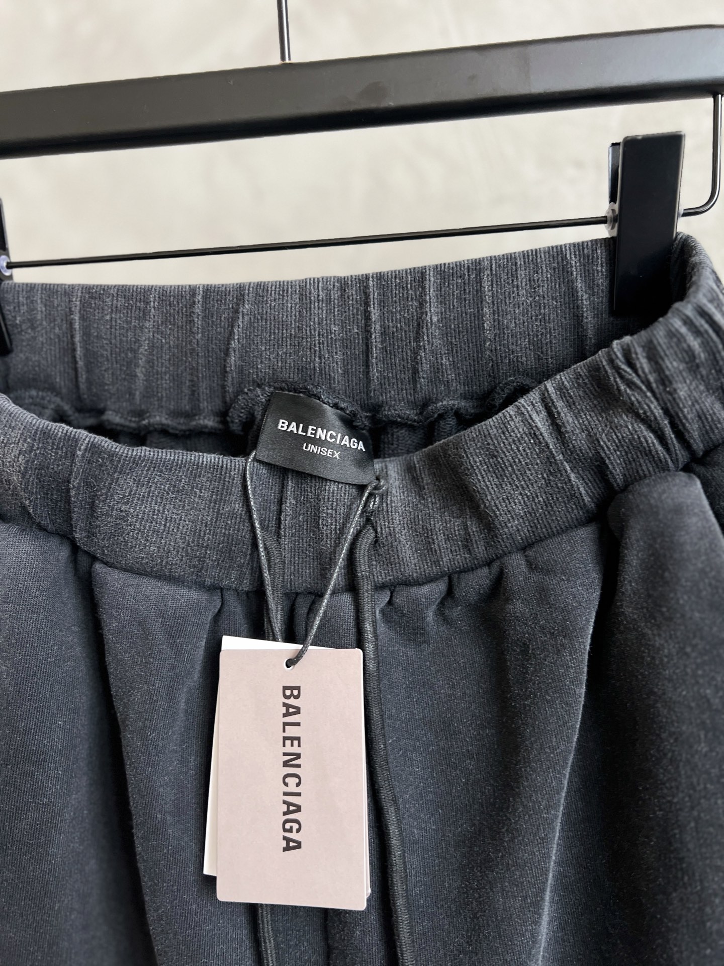 

Balenciaga巴黎世家新款BLCG 2025ss 印花字母双环早春新款经典双环印花磨洗水短裤 