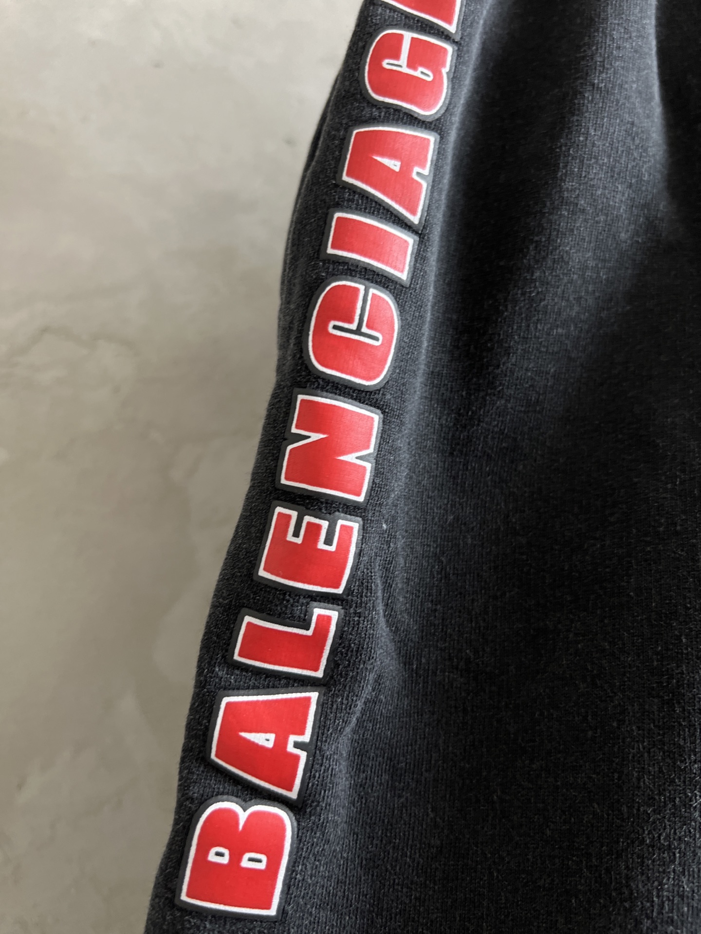 

Balenciaga巴黎世家新款BLCG 2025ss 印花字母双环早春新款经典双环印花磨洗水短裤 