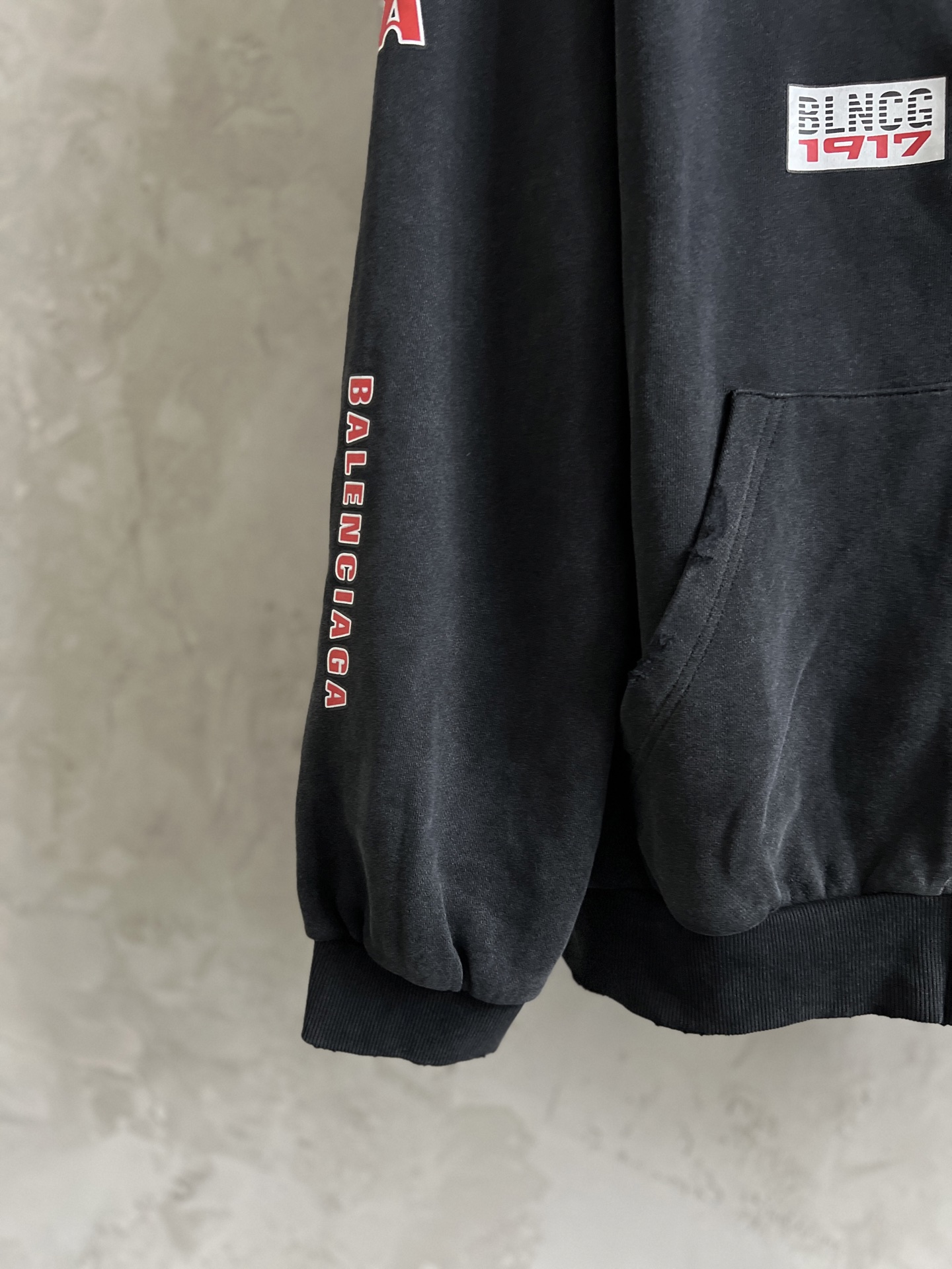  

Balenciaga新款巴黎世家BLCG 2025ss 印花字母双环早春新款经典双环印花磨洗水运动