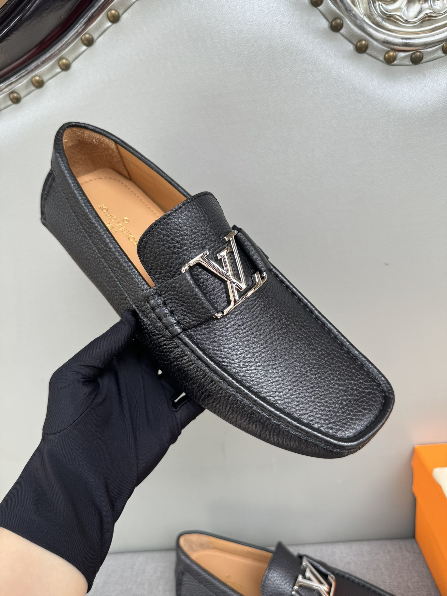 NO:353006,[Strong] [Strong] [Strong] Original quality, new counter style synchronization, new LV Louis Vuitton counter style, pure handmade men's shoes, bean shoes, footwear, lazy shoes, exquisite hand-stitching, workmanship details comparable to those of the counter, imported Italian lychewed cowhide, water-dyed cowhide, sweat-absorbing and odor-proof black 39-44 large amount of spot (38,45 customized),,louis vuitton,louis vuitton,cowhide19860909批[强][强][强]原单品质 专柜新款同步 LV路易威登专柜新款 纯手工开车男鞋 豆豆鞋 套脚鞋 懒人鞋 ,精致手工缝线 做工细节堪比专柜 意大利进口荔纹牛皮 水染牛皮里 吸汗防臭 黑色 39-44大量现货（38,45定做）,,louis vuitton,louis vuitton,cowhide,Men's shoes