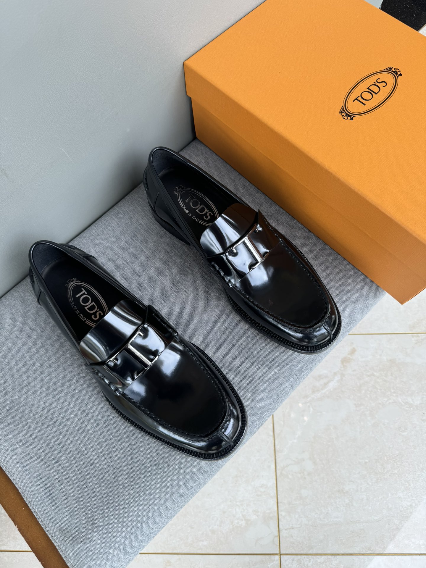 NO:279875,[Strong] [Strong] [Strong] Original quality Exclusive new model Original development After half a year of lasting repeated adjustment, finally delivered a large product TODS Todds casual leather shoes Imported leather embryos hand-changed color, workmanship details comparable to the counter Cowhide inner lining Original Italian leather injection molded sole Black Open edge beads 39-44 spot code (38,45 customized non-return and exchange), Tod's, cowhide19860909批[强][强][强]原单品质 独家新款 原版开发 历经半年楦型反复调式 终于出大货 TODS托德斯休闲皮鞋 鞋面进口皮胚手工改色 做工细节堪比专柜 牛皮内里 原版意大利真皮注塑大底 黑色 开边珠 39-44现货齐码（38,45定做不退换）,,Tod's,cowhide,Men's shoes