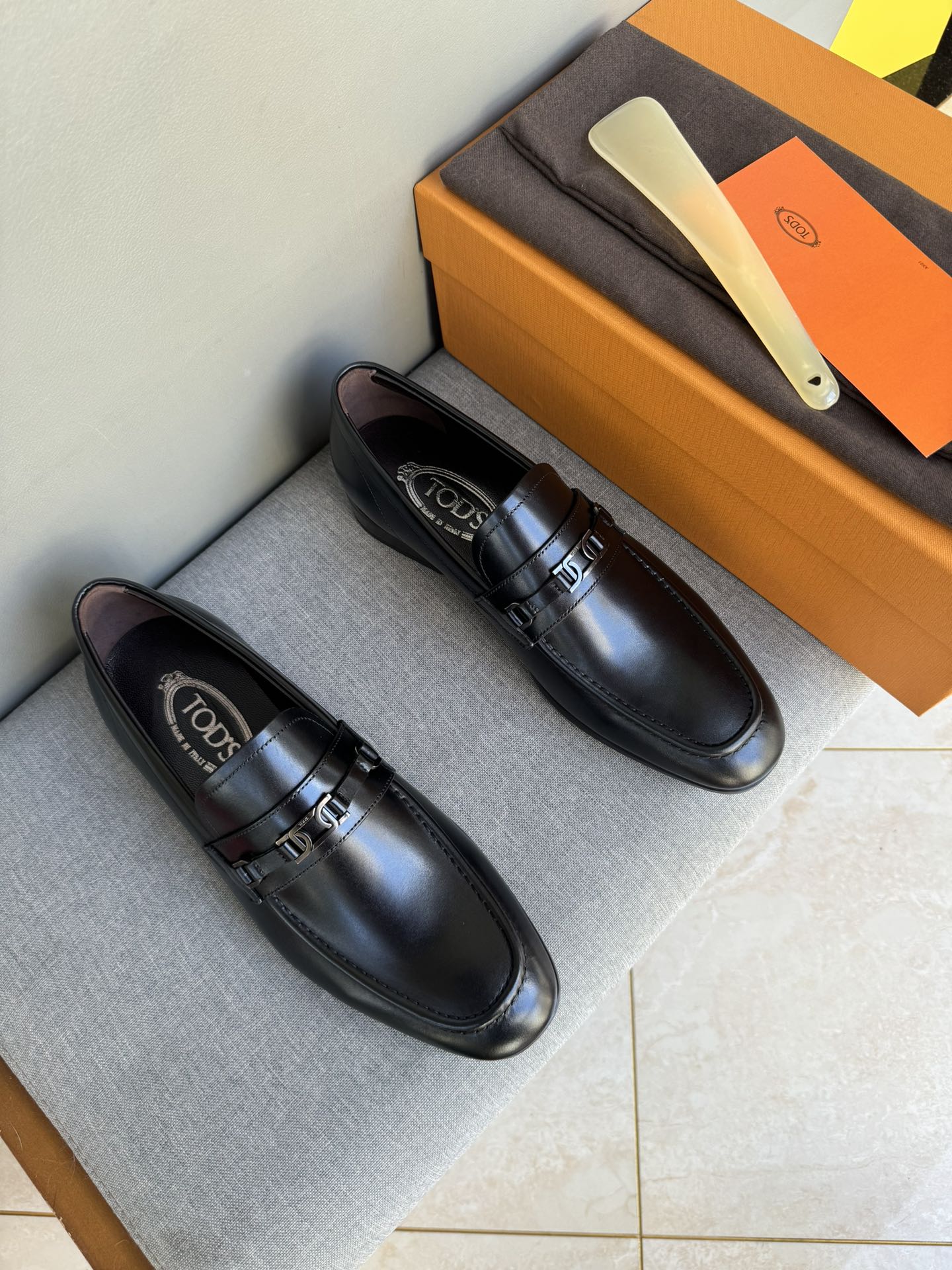 NO:690428,Batch[strong][strong][strong]Original development tods Tods casual leather shoes, slip-on shoes, counter new synchronization, exquisite hand-stitching, workmanship details comparable to counters, imported open-edge beaded cowhide for the upper, customized sheepskin lining, original TPU private mold outsole, black brown, 39-44 in stock (38, 45 custom-made, non-refundable),,Tod's,cowhide,sheepskin19860909批[强][强][强]原版开发 tods托德斯休闲皮鞋 套脚鞋 专柜新款同步 精致手工缝线 做工细节堪比专柜 鞋面进口开边珠牛皮 定制羊皮内里 原版TPU私模大底 黑色 棕色 39-44现货齐码（38,45订做不退换）,,Tod's,cowhide,sheepskin,Men's shoes