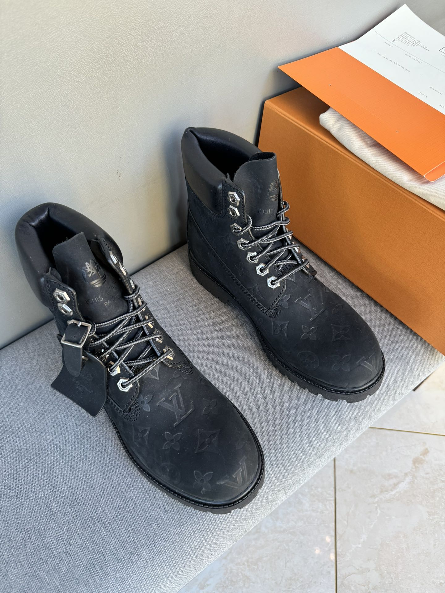 NO:605082,Batch, LV/Louis Vuitton men's boots Monogram pattern insulation lining rubber sole new style, black brown 39-45 in stock, louis vuitton, louis vuitton, boots19860909批,LV/路易威登男士靴子Monogram图案隔热衬里橡胶底新款,黑色 棕色39-45现货,,louis vuitton,louis vuitton,boots,Men's shoes