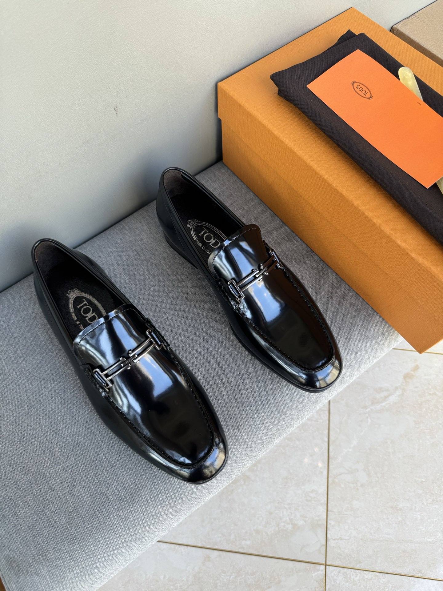 NO:690430,Batch[strong][strong][strong]Original development tods Tods casual leather shoes, slip-on shoes, counter new synchronization, exquisite hand-stitching, workmanship details comparable to counters, imported open-edge beads on the upper, customized sheepskin lining, original TPU private mold outsole, black, 39-44 in stock (38, 45 custom-made, non-returnable),,Tod's, sheepskin19860909批[强][强][强]原版开发 tods托德斯休闲皮鞋 套脚鞋 专柜新款同步 精致手工缝线 做工细节堪比专柜 鞋面进口开边珠 定制羊皮内里 原版TPU私模大底 黑色 39-44现货齐码（38,45订做不退换）,,Tod's,sheepskin,Men's shoes