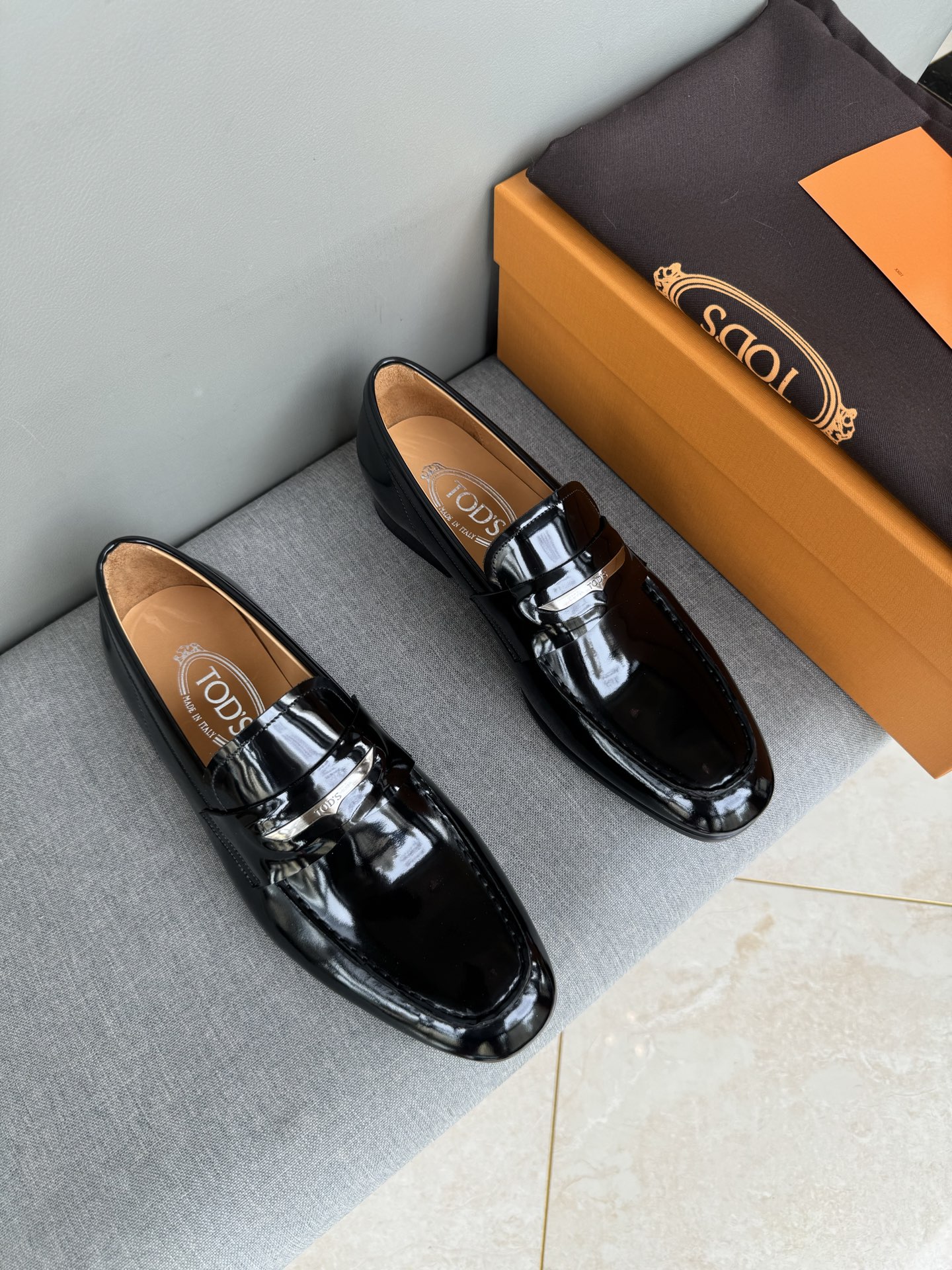 NO:690432,Batch[strong][strong][strong] Original development tods Tods casual leather shoes, slip-on shoes, counter new model synchronization, exquisite hand-stitching, workmanship details comparable to counters, imported suede cowhide for the upper, customized sheepskin lining, original TPU private mold outsole, 39-44, ready stock (38, 45, custom-made, non-refundable),,Tod's,cowhide,sheepskin19860909批[强][强][强]原版开发 tods托德斯休闲皮鞋 套脚鞋 专柜新款同步 精致手工缝线 做工细节堪比专柜 鞋面进口反毛牛皮 定制羊皮内里 原版TPU私模大底 39-44现货齐码（38,45订做不退换）,,Tod's,cowhide,sheepskin,Men's shoes