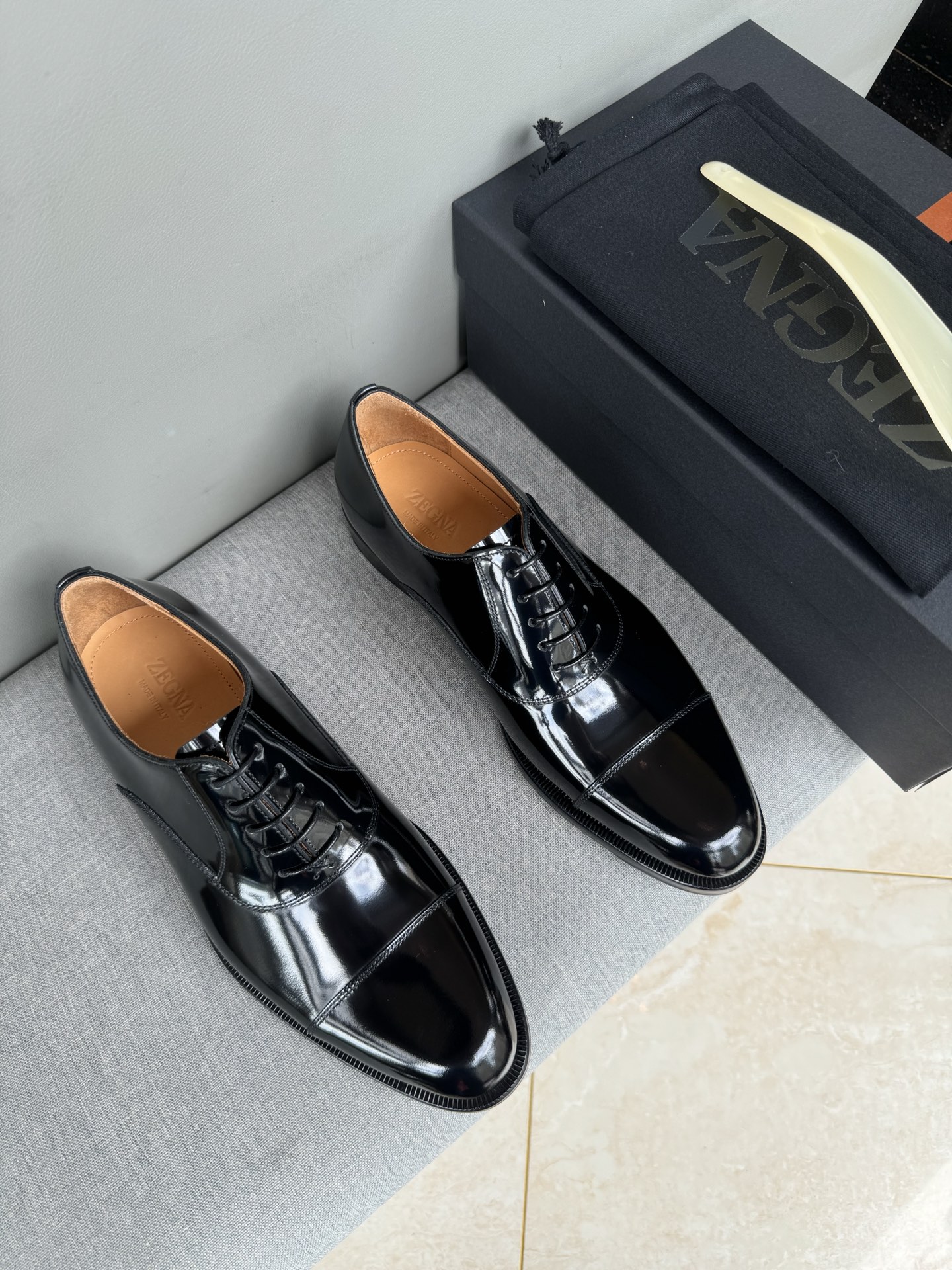 NO:831196,Batch, counter new ZEGNA men's shoes, classic Torino loafers, exquisite hand-stitching, workmanship details comparable to counters, imported calfskin upper, cowhide lining, Italian genuine leather outsole, black cowhide, reddish-brown calfskin, black open edge beads, 39-44 in stock size (38, 45 custom-made, non-refundable),,zegna,loafers,cowhide,Leather soles19860909批,专柜新款 ZEGNA杰尼亚男鞋 经典款Torino 乐福鞋 精致手工缝线 做工细节堪比专柜 鞋面进口小牛皮 牛皮内里 意大利真皮大底 黑色牛皮 红棕色改色牛皮 黑色开边珠 39-44现货齐码（38,45订做不退换）,,zegna,loafers,cowhide,Leather soles,Men's shoes