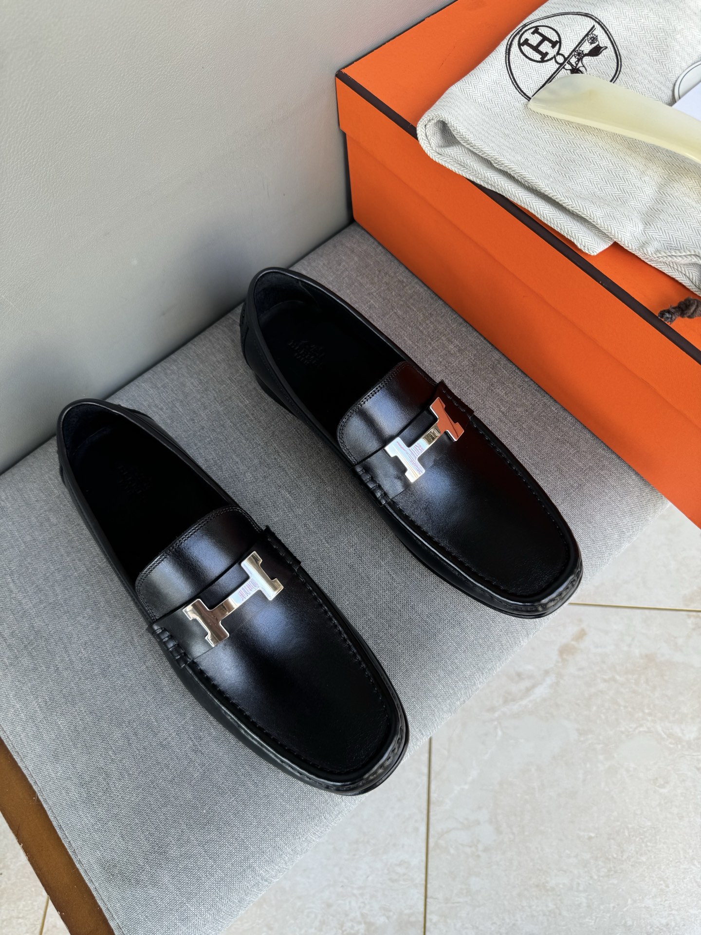 NO:664465,Batch, original quality Hermes casual leather shoes, slip-on shoes, slip-on shoes, exquisite hand-stitching, workmanship details comparable to counters, original genuine leather outsole, fully handmade hidden stitching process, no bottom falling off, water-dyed cowhide lining, sweat-absorbent and deodorant, black brown, 39-44 in stock (38.45 custom-made, non-refundable),, hermes, hermes, cowhide, Leather soles19860909批,原单品质 Hermes爱马仕休闲皮鞋 套脚鞋 懒人鞋 精致手工缝线 做工细节堪比专柜 原版真皮大底 全手工暗线工艺 不掉底 水染牛皮内里 吸汗防臭 黑色 棕色 39-44现货（38.45订做不退换）,,hermes,hermes,cowhide,Leather soles,Men's shoes