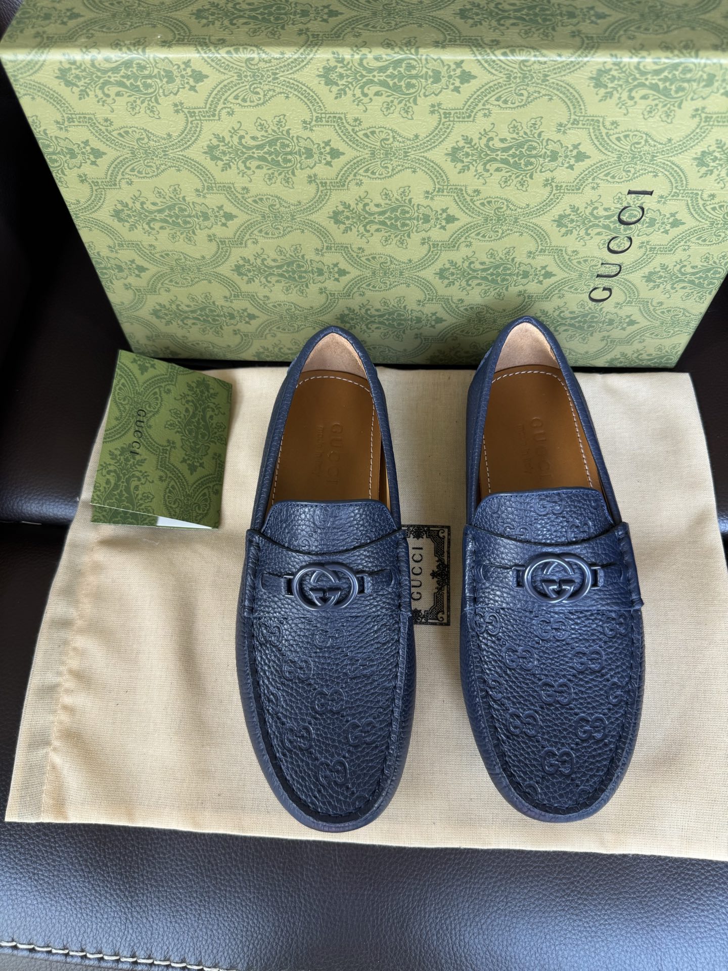 NO:830575,Batch[strong][strong][strong] Original order quality, new counter styles synchronized, Gucci counter new styles, handmade men's driving shoes, beanie shoes, slip-on shoes, lazy shoes, exquisite hand-stitching, workmanship details comparable to the counters, Italian imported suede cowhide, water-dyed cowhide lining, tree paste leather feet, sweat-absorbent and deodorant, dark blue, brown, khaki, light green, black cowhide, black pebbled cowhide  39-44 large quantity in stock (38,45 customized),,gucci,cowhide19860909批[强][强][强]原单品质 专柜新款同步 古奇gucci专柜新款 纯手工开车男鞋 豆豆鞋 套脚鞋 懒人鞋 ,精致手工缝线 做工细节堪比专柜 意大利进口反毛牛皮 水染牛皮里 树膏皮垫脚 吸汗防臭 深蓝色 棕色 卡其色 浅绿色 黑色牛皮 黑色荔纹牛皮 39-44大量现货（38,45定做）,,gucci,cowhide,Men's shoes