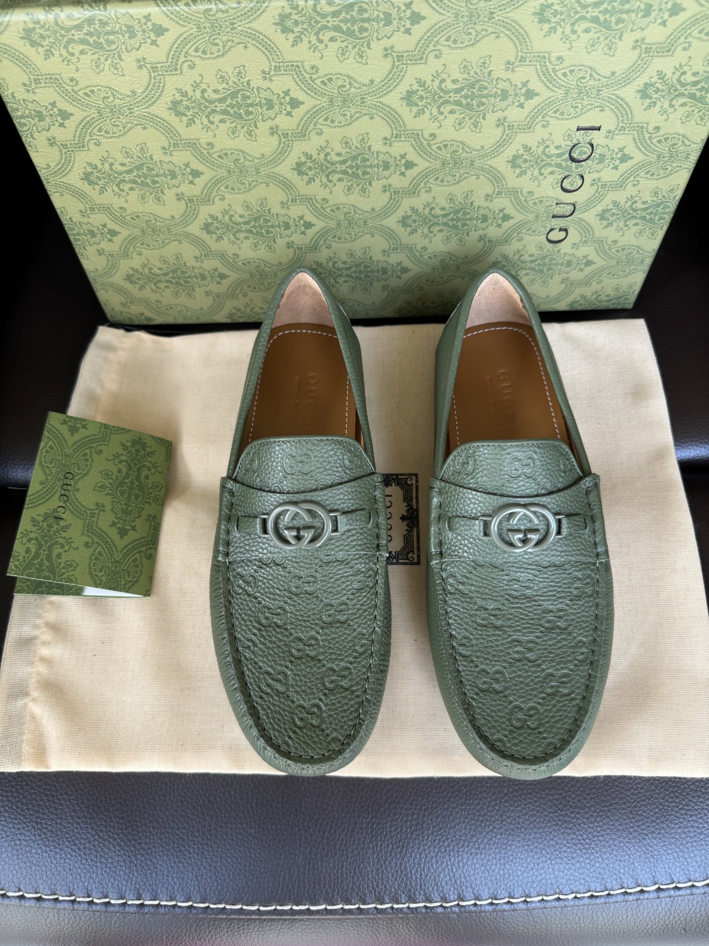 NO:778980,Batch[strong][strong][strong] Original order quality, new counter styles synchronized, Gucci counter new styles, handmade men's driving shoes, beanie shoes, slip-on shoes, lazy shoes, exquisite hand-stitching, workmanship details comparable to the counters, Italian imported suede cowhide, water-dyed cowhide lining, tree paste leather feet, sweat-absorbent and deodorant, dark blue, brown, khaki, light green, black cowhide, black pebbled cowhide  39-44 large quantity in stock (38,45 customized),,gucci,cowhide19860909批[强][强][强]原单品质 专柜新款同步 古奇gucci专柜新款 纯手工开车男鞋 豆豆鞋 套脚鞋 懒人鞋 ,精致手工缝线 做工细节堪比专柜 意大利进口反毛牛皮 水染牛皮里 树膏皮垫脚 吸汗防臭 深蓝色 棕色 卡其色 浅绿色 黑色牛皮 黑色荔纹牛皮 39-44大量现货（38,45定做）,,gucci,cowhide,Men's shoes