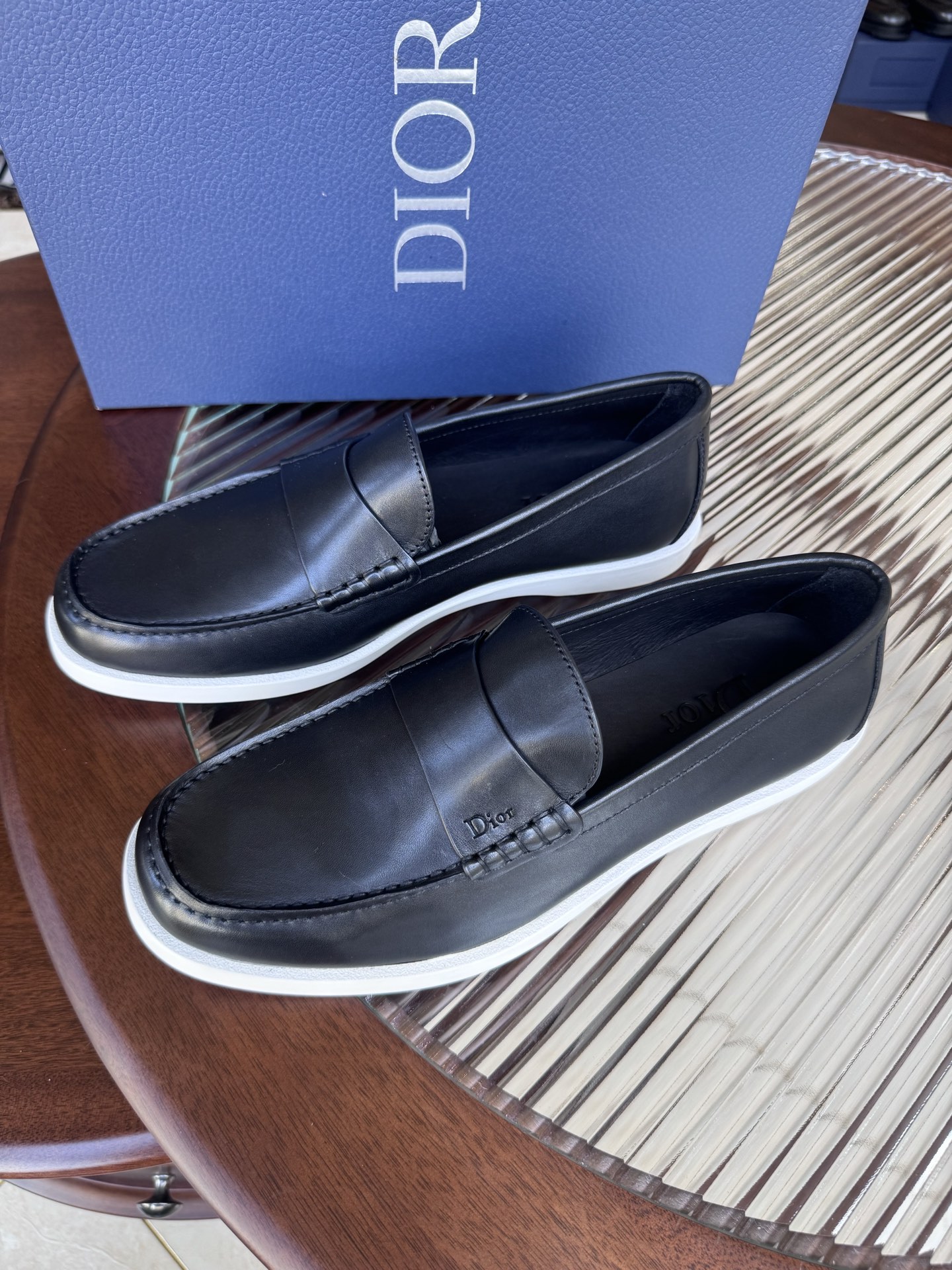 NO:885817,Batch[strong][strong][strong] Original order quality Dior casual leather shoes, new models in the counter, exquisite hand-stitching, workmanship details comparable to the counter, original rubber outsole, water-dyed cowhide lining, rare and deodorant, black khaki, light gray, 38-45 in stock,, dior, dior, cowhide19860909批[强][强][强]原单品质 迪奥dior休闲皮鞋 专柜新款同步 精致手工缝线 做工细节堪比专柜 原版橡胶大底 水染牛皮内里 稀罕防臭 黑色 卡其色 浅灰色 38-45现货,,dior,dior,cowhide,Men's shoes