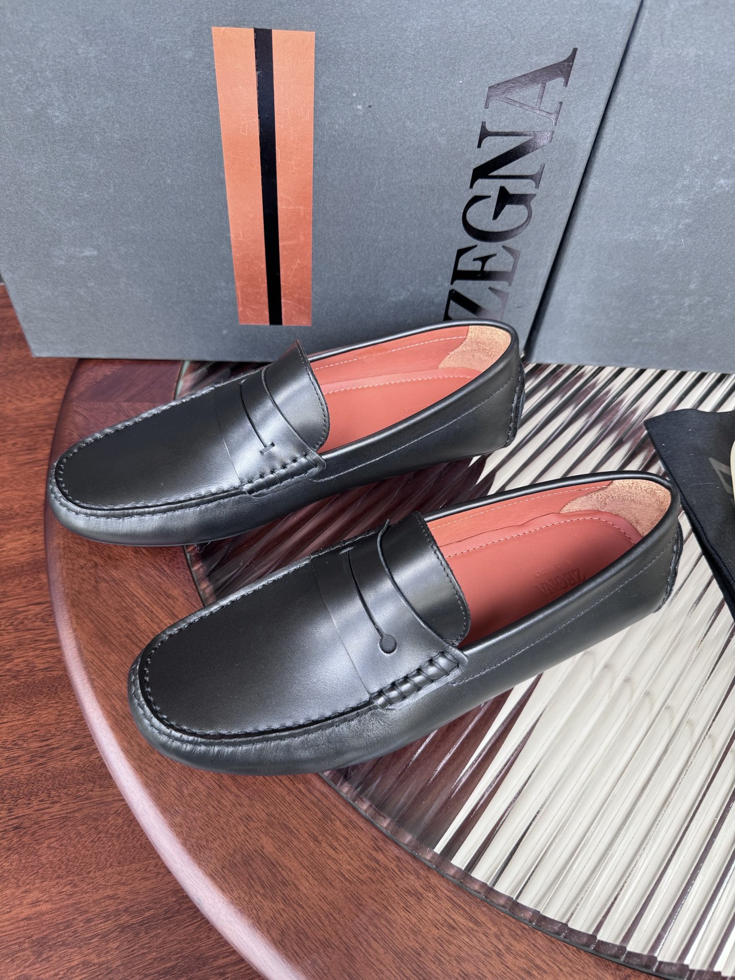 NO:887009,Batch[strong][strong][strong] Original quality counter new ZEGNA Zegna pure handmade driving shoes for men, bean shoes, slip-on shoes, lazy shoes, exquisite hand-stitching, workmanship details comparable to counters, original rubber outsole, suede imported from Italy, orange water-dyed cowhide lining, sweat-absorbent and deodorant, 39-44 in stock (38, 45 custom-made, non-refundable),,zegna,cowhide19860909批[强][强][强]原单品质 专柜新款 ZEGNA杰尼亚纯手工开车男鞋 豆豆鞋 套脚鞋 懒人鞋 ,精致手工缝线 做工细节堪比专柜 原版橡胶大底 意大利进口反毛皮 橘色水染牛皮里 吸汗防臭 39-44现货（38,45定做不退换）,,zegna,cowhide,Men's shoes