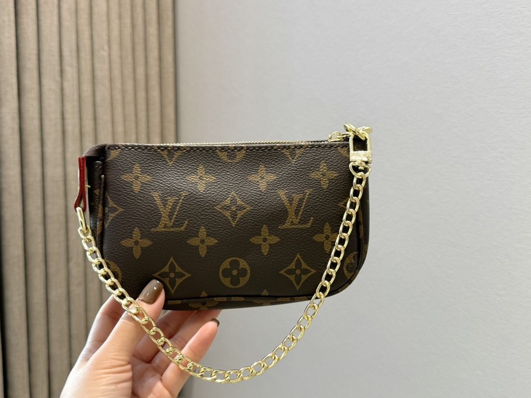 💰48包邮 宽肩带版 配盒

lv 麻将包迷你
MINI POCHETTE ACCESSORIES小手袋
尺寸: 15.5X10.5X4cm (长宽高)